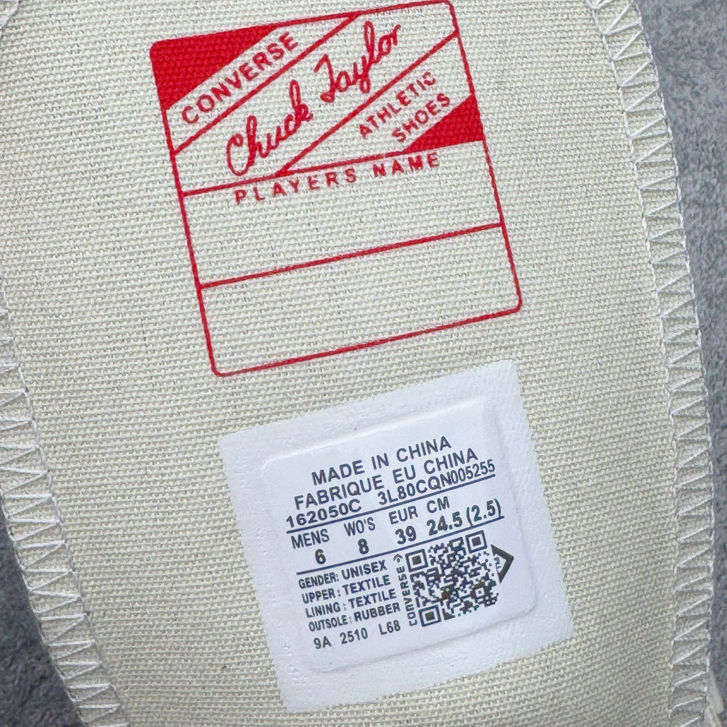 图片[12]-＃越南订单 裸鞋圈专属版本 Converse Chuck All Star 1970S 经典款潮流耐磨帆布鞋 经典永不过时 十年老厂出品 平台正品订单 超稳定的品控清洁度 全套原厂材料配置 原厂硫化工艺 油性扁平尖头 原厂楦头纸板数据 一体化超软蓝底加持 超软EVA鞋垫 后掌灰色缓震胶 脚感一比一还原 耐磨橡胶大底 越南产内外标 原盒黑色吊牌 超高清洁度 随意冲正 如有更好白送 偏大一码 尺码：35 36 36.5 37 37.5 38 39 39.5 40 41 41.5 42 42.5 43 44-选品中心