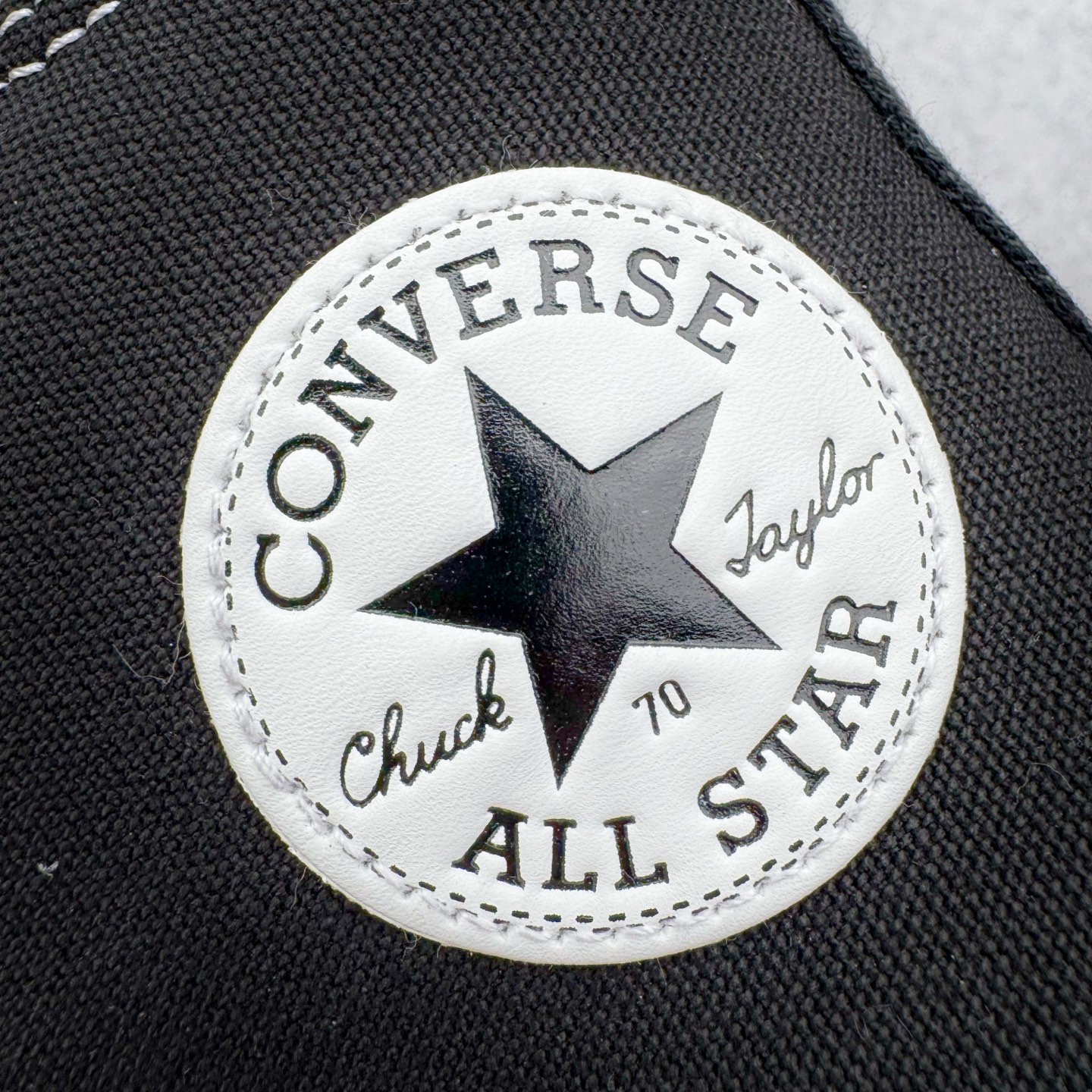 图片[14]-＃越南订单 裸鞋圈专属版本 Converse Chuck All Star 1970S 经典款潮流耐磨帆布鞋 经典永不过时 十年老厂出品 平台正品订单 超稳定的品控清洁度 全套原厂材料配置 原厂硫化工艺 油性扁平尖头 原厂楦头纸板数据 一体化超软蓝底加持 超软EVA鞋垫 后掌灰色缓震胶 脚感一比一还原 耐磨橡胶大底 越南产内外标 原盒黑色吊牌 超高清洁度 随意冲正 如有更好白送 偏大一码 尺码：35 36 36.5 37 37.5 38 39 39.5 40 41 41.5 42 42.5 43 44-选品中心