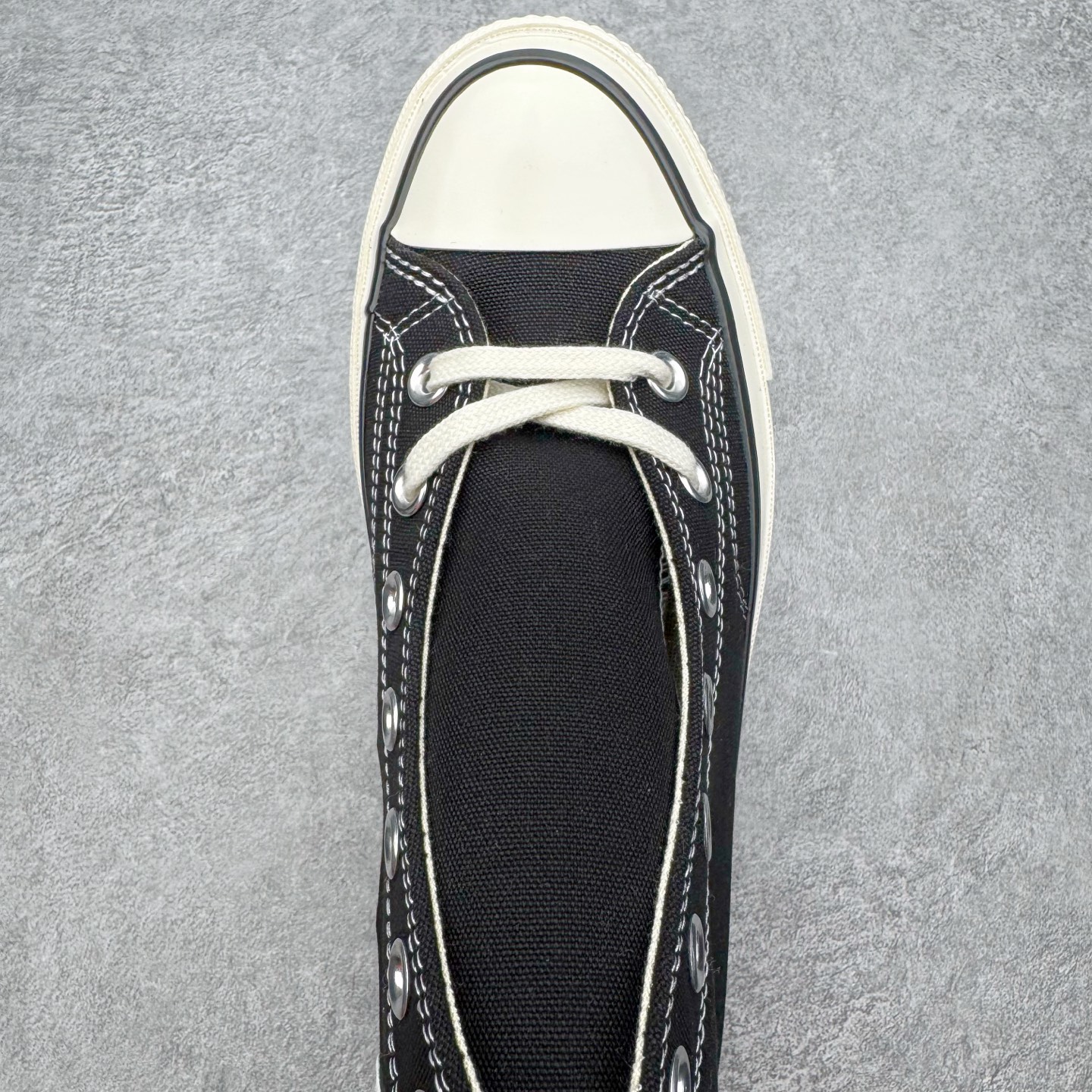 图片[4]-＃越南订单 裸鞋圈专属版本 Converse Chuck All Star 1970S 经典款潮流耐磨帆布鞋 经典永不过时 十年老厂出品 平台正品订单 超稳定的品控清洁度 全套原厂材料配置 原厂硫化工艺 油性扁平尖头 原厂楦头纸板数据 一体化超软蓝底加持 超软EVA鞋垫 后掌灰色缓震胶 脚感一比一还原 耐磨橡胶大底 越南产内外标 原盒黑色吊牌 超高清洁度 随意冲正 如有更好白送 偏大一码 尺码：35 36 36.5 37 37.5 38 39 39.5 40 41 41.5 42 42.5 43 44-选品中心