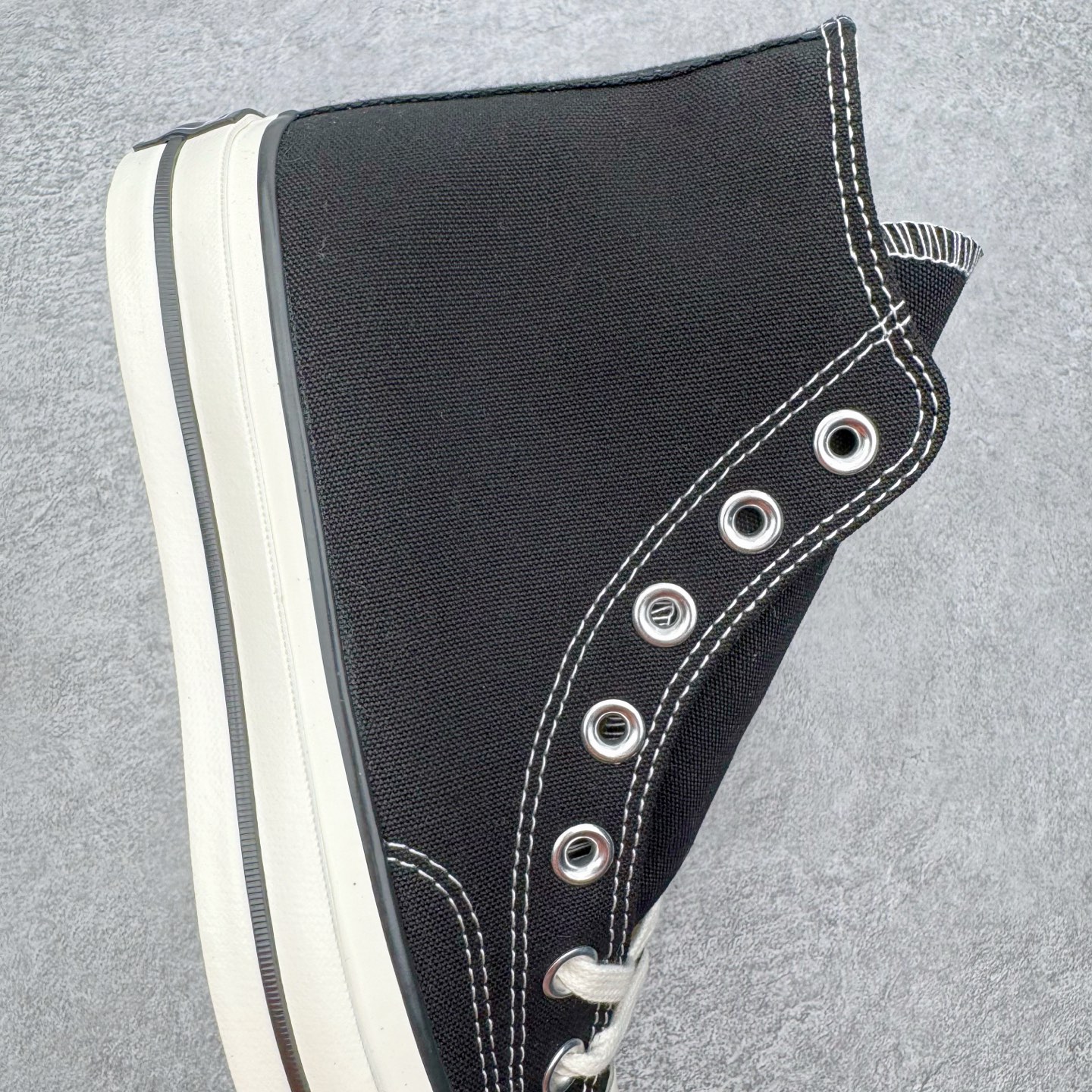 图片[6]-＃越南订单 裸鞋圈专属版本 Converse Chuck All Star 1970S 经典款潮流耐磨帆布鞋 经典永不过时 十年老厂出品 平台正品订单 超稳定的品控清洁度 全套原厂材料配置 原厂硫化工艺 油性扁平尖头 原厂楦头纸板数据 一体化超软蓝底加持 超软EVA鞋垫 后掌灰色缓震胶 脚感一比一还原 耐磨橡胶大底 越南产内外标 原盒黑色吊牌 超高清洁度 随意冲正 如有更好白送 偏大一码 尺码：35 36 36.5 37 37.5 38 39 39.5 40 41 41.5 42 42.5 43 44-选品中心