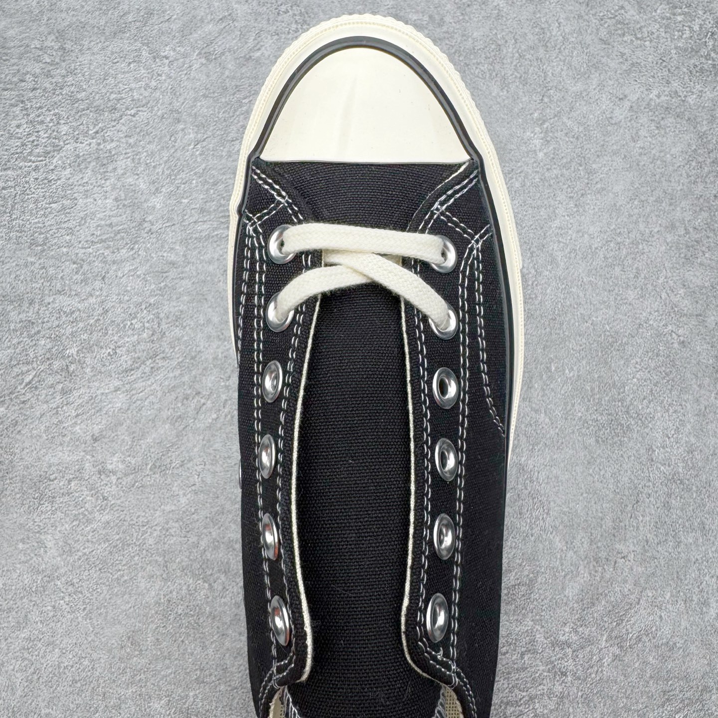 图片[4]-＃越南订单 裸鞋圈专属版本 Converse Chuck All Star 1970S 经典款潮流耐磨帆布鞋 经典永不过时 十年老厂出品 平台正品订单 超稳定的品控清洁度 全套原厂材料配置 原厂硫化工艺 油性扁平尖头 原厂楦头纸板数据 一体化超软蓝底加持 超软EVA鞋垫 后掌灰色缓震胶 脚感一比一还原 耐磨橡胶大底 越南产内外标 原盒黑色吊牌 超高清洁度 随意冲正 如有更好白送 偏大一码 尺码：35 36 36.5 37 37.5 38 39 39.5 40 41 41.5 42 42.5 43 44-选品中心