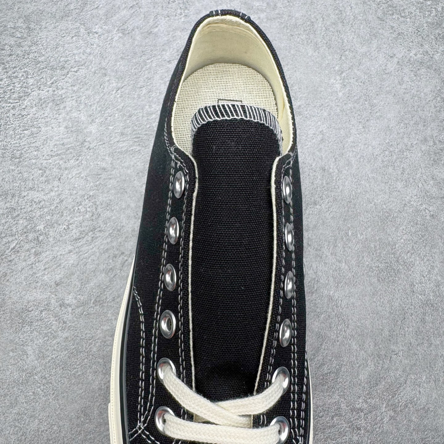 图片[5]-＃越南订单 裸鞋圈专属版本 Converse Chuck All Star 1970S 经典款潮流耐磨帆布鞋 经典永不过时 十年老厂出品 平台正品订单 超稳定的品控清洁度 全套原厂材料配置 原厂硫化工艺 油性扁平尖头 原厂楦头纸板数据 一体化超软蓝底加持 超软EVA鞋垫 后掌灰色缓震胶 脚感一比一还原 耐磨橡胶大底 越南产内外标 原盒黑色吊牌 超高清洁度 随意冲正 如有更好白送 偏大一码 尺码：35 36 36.5 37 37.5 38 39 39.5 40 41 41.5 42 42.5 43 44-选品中心