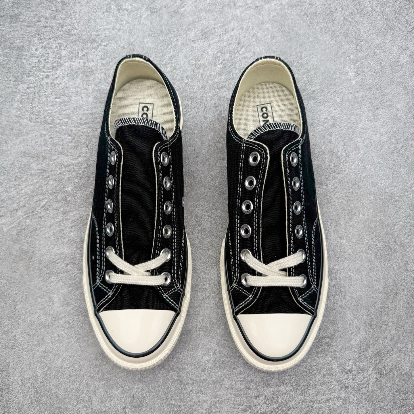 图片[2]-＃越南订单 裸鞋圈专属版本 Converse Chuck All Star 1970S 经典款潮流耐磨帆布鞋 经典永不过时 十年老厂出品 平台正品订单 超稳定的品控清洁度 全套原厂材料配置 原厂硫化工艺 油性扁平尖头 原厂楦头纸板数据 一体化超软蓝底加持 超软EVA鞋垫 后掌灰色缓震胶 脚感一比一还原 耐磨橡胶大底 越南产内外标 原盒黑色吊牌 超高清洁度 随意冲正 如有更好白送 偏大一码 尺码：35 36 36.5 37 37.5 38 39 39.5 40 41 41.5 42 42.5 43 44-选品中心