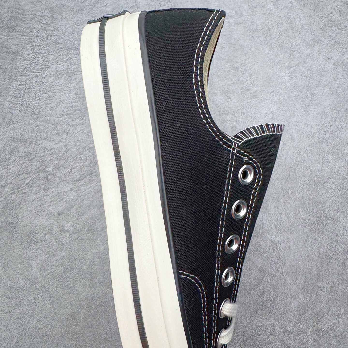 图片[6]-＃越南订单 裸鞋圈专属版本 Converse Chuck All Star 1970S 经典款潮流耐磨帆布鞋 经典永不过时 十年老厂出品 平台正品订单 超稳定的品控清洁度 全套原厂材料配置 原厂硫化工艺 油性扁平尖头 原厂楦头纸板数据 一体化超软蓝底加持 超软EVA鞋垫 后掌灰色缓震胶 脚感一比一还原 耐磨橡胶大底 越南产内外标 原盒黑色吊牌 超高清洁度 随意冲正 如有更好白送 偏大一码 尺码：35 36 36.5 37 37.5 38 39 39.5 40 41 41.5 42 42.5 43 44-选品中心