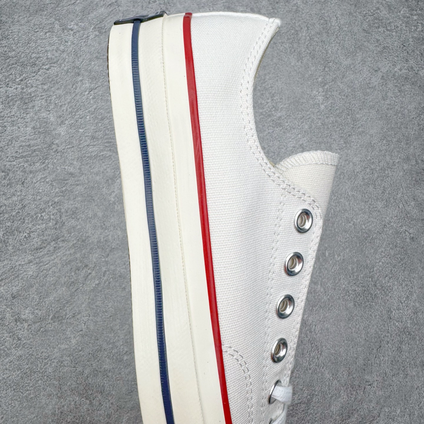 图片[6]-＃越南订单 裸鞋圈专属版本 Converse Chuck All Star 1970S 经典款潮流耐磨帆布鞋 经典永不过时 十年老厂出品 平台正品订单 超稳定的品控清洁度 全套原厂材料配置 原厂硫化工艺 油性扁平尖头 原厂楦头纸板数据 一体化超软蓝底加持 超软EVA鞋垫 后掌灰色缓震胶 脚感一比一还原 耐磨橡胶大底 越南产内外标 原盒黑色吊牌 超高清洁度 随意冲正 如有更好白送 偏大一码 尺码：35 36 36.5 37 37.5 38 39 39.5 40 41 41.5 42 42.5 43 44-选品中心