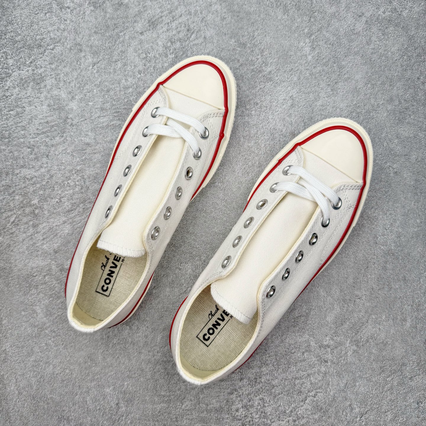 图片[3]-＃越南订单 裸鞋圈专属版本 Converse Chuck All Star 1970S 经典款潮流耐磨帆布鞋 经典永不过时 十年老厂出品 平台正品订单 超稳定的品控清洁度 全套原厂材料配置 原厂硫化工艺 油性扁平尖头 原厂楦头纸板数据 一体化超软蓝底加持 超软EVA鞋垫 后掌灰色缓震胶 脚感一比一还原 耐磨橡胶大底 越南产内外标 原盒黑色吊牌 超高清洁度 随意冲正 如有更好白送 偏大一码 尺码：35 36 36.5 37 37.5 38 39 39.5 40 41 41.5 42 42.5 43 44-选品中心
