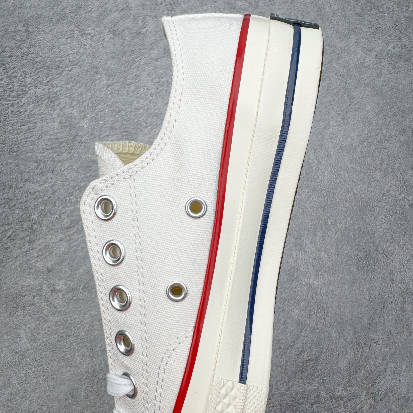 图片[7]-＃越南订单 裸鞋圈专属版本 Converse Chuck All Star 1970S 经典款潮流耐磨帆布鞋 经典永不过时 十年老厂出品 平台正品订单 超稳定的品控清洁度 全套原厂材料配置 原厂硫化工艺 油性扁平尖头 原厂楦头纸板数据 一体化超软蓝底加持 超软EVA鞋垫 后掌灰色缓震胶 脚感一比一还原 耐磨橡胶大底 越南产内外标 原盒黑色吊牌 超高清洁度 随意冲正 如有更好白送 偏大一码 尺码：35 36 36.5 37 37.5 38 39 39.5 40 41 41.5 42 42.5 43 44-选品中心