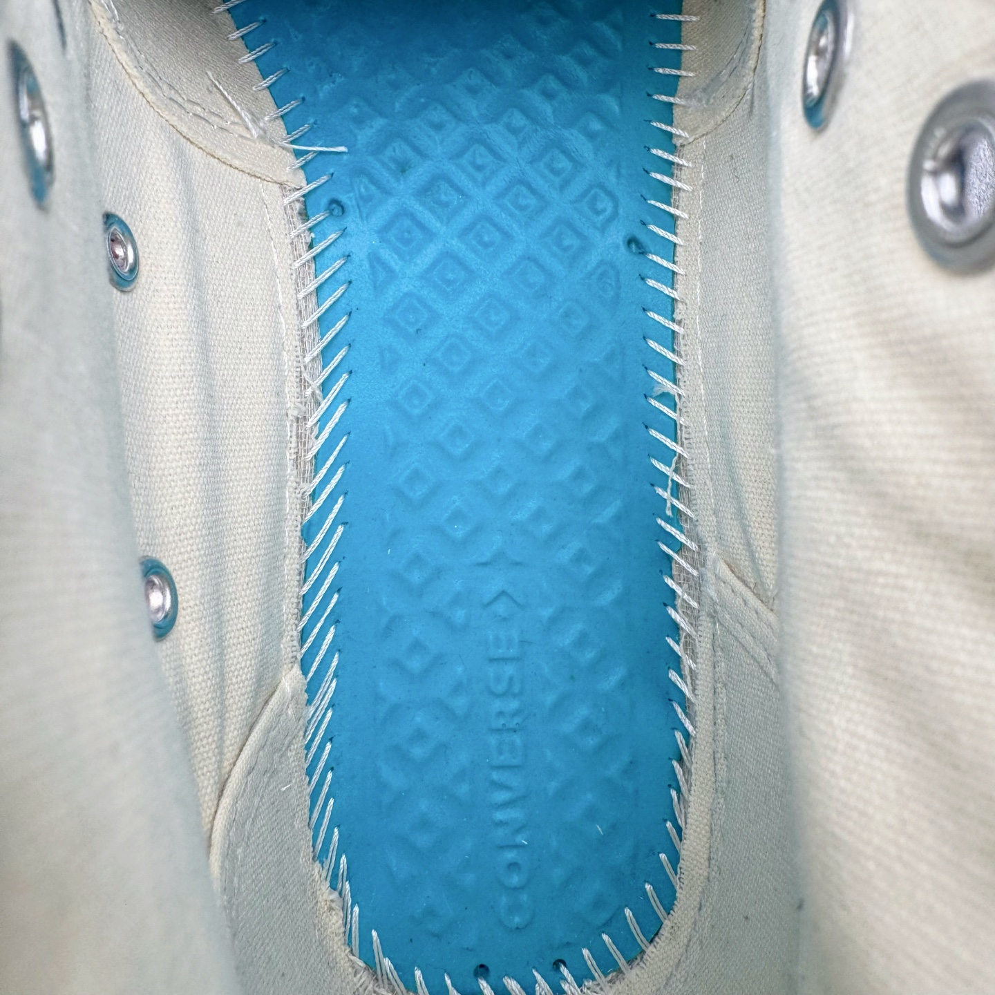 图片[11]-＃越南订单 裸鞋圈专属版本 CDG x Converse Chuck Taylor All Star 1970S 川久保玲爱心联名款经典款潮流耐磨帆布鞋 经典永不过时 十年老厂出品 平台正品订单 超稳定的品控清洁度 全套原厂材料配置 原厂硫化工艺 油性扁平尖头 原厂楦头纸板数据 一体化超软蓝底加持 超软EVA鞋垫 后掌灰色缓震胶 脚感一比一还原 耐磨橡胶大底 越南产内外标 原盒黑色吊牌 超高清洁度 随意冲正 如有更好白送 偏大一码 尺码：35 36 36.5 37 37.5 38 39 39.5 40 41 41.5 42 42.5 43 44-选品中心