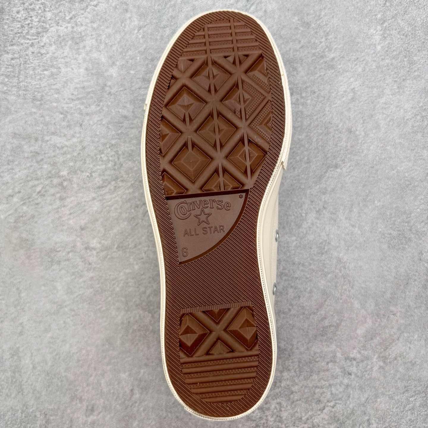 图片[9]-＃越南订单 裸鞋圈专属版本 CDG x Converse Chuck Taylor All Star 1970S 川久保玲爱心联名款经典款潮流耐磨帆布鞋 经典永不过时 十年老厂出品 平台正品订单 超稳定的品控清洁度 全套原厂材料配置 原厂硫化工艺 油性扁平尖头 原厂楦头纸板数据 一体化超软蓝底加持 超软EVA鞋垫 后掌灰色缓震胶 脚感一比一还原 耐磨橡胶大底 越南产内外标 原盒黑色吊牌 超高清洁度 随意冲正 如有更好白送 偏大一码 尺码：35 36 36.5 37 37.5 38 39 39.5 40 41 41.5 42 42.5 43 44-选品中心