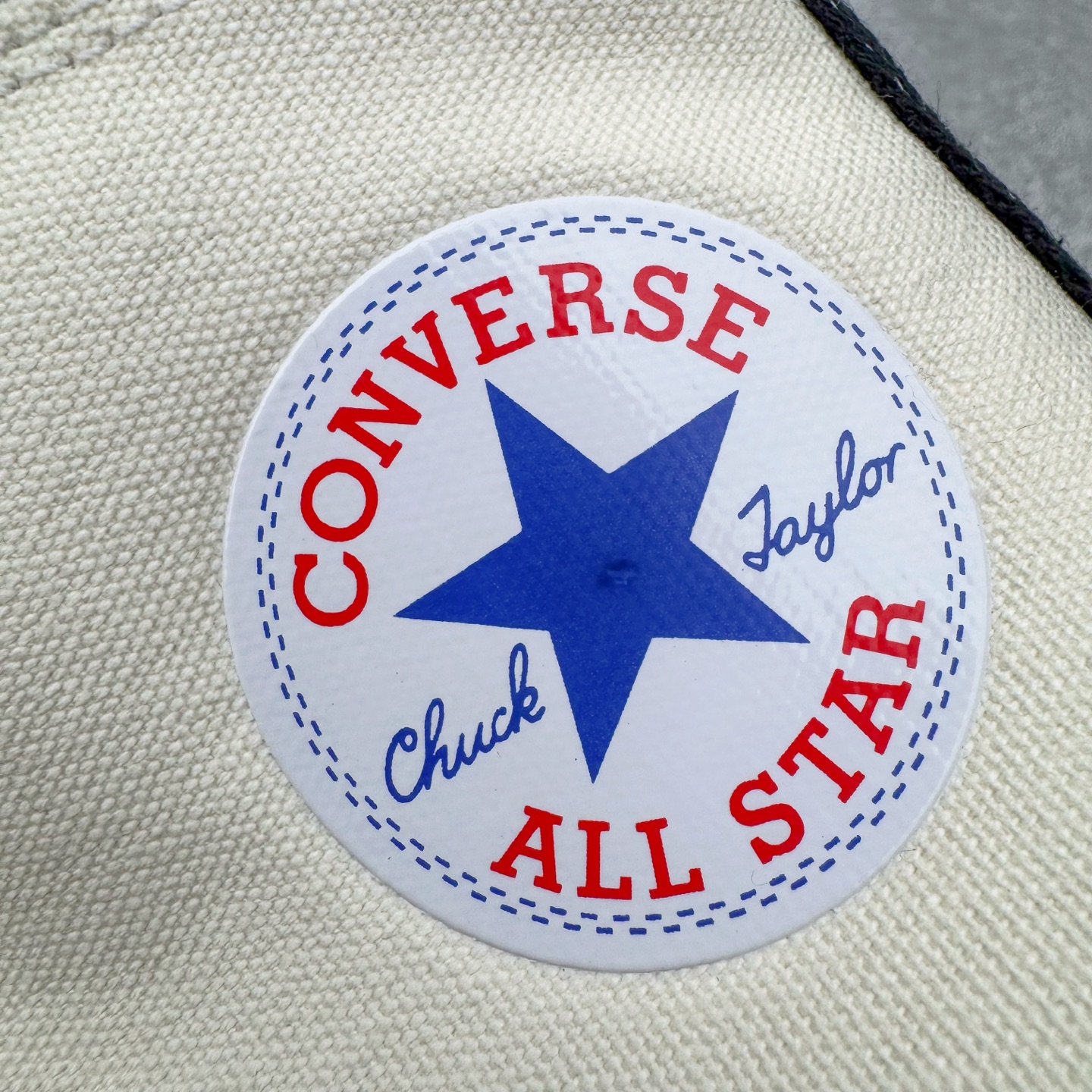图片[14]-＃越南订单 裸鞋圈专属版本 CDG x Converse Chuck Taylor All Star 1970S 川久保玲爱心联名款经典款潮流耐磨帆布鞋 经典永不过时 十年老厂出品 平台正品订单 超稳定的品控清洁度 全套原厂材料配置 原厂硫化工艺 油性扁平尖头 原厂楦头纸板数据 一体化超软蓝底加持 超软EVA鞋垫 后掌灰色缓震胶 脚感一比一还原 耐磨橡胶大底 越南产内外标 原盒黑色吊牌 超高清洁度 随意冲正 如有更好白送 偏大一码 尺码：35 36 36.5 37 37.5 38 39 39.5 40 41 41.5 42 42.5 43 44-选品中心