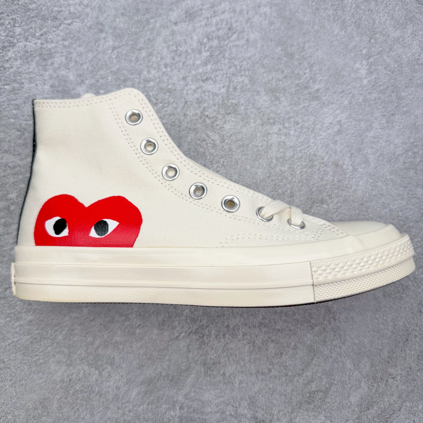 图片[2]-＃越南订单 裸鞋圈专属版本 Converse Chuck All Star 1970S 经典款潮流耐磨帆布鞋 经典永不过时 十年老厂出品 平台正品订单 超稳定的品控清洁度 全套原厂材料配置 原厂硫化工艺 油性扁平尖头 原厂楦头纸板数据 一体化超软蓝底加持 超软EVA鞋垫 后掌灰色缓震胶 脚感一比一还原 耐磨橡胶大底 越南产内外标 原盒黑色吊牌 超高清洁度 随意冲正 如有更好白送 偏大一码 尺码：35 36 36.5 37 37.5 38 39 39.5 40 41 41.5 42 42.5 43 44 CDG-选品中心