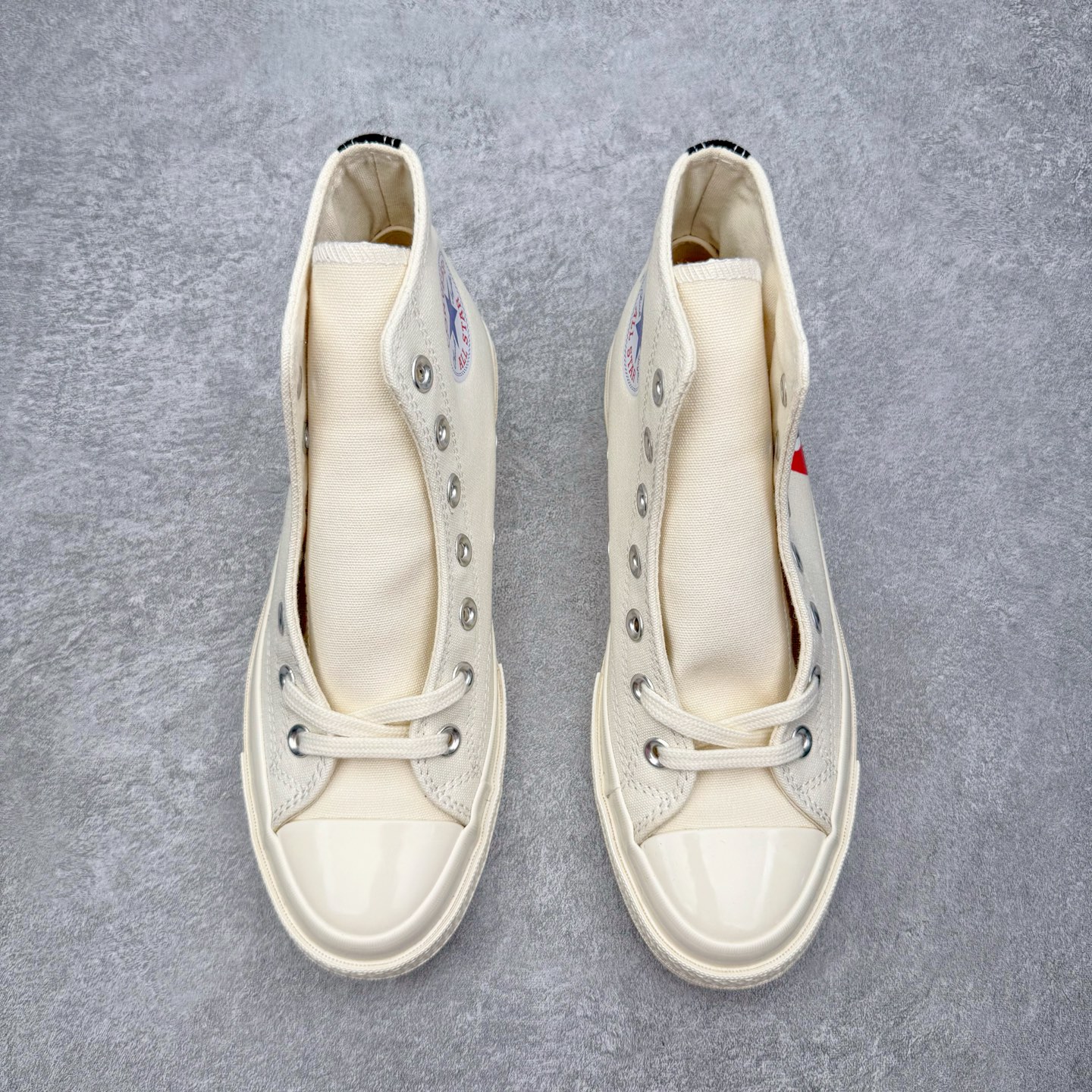 图片[2]-＃越南订单 裸鞋圈专属版本 CDG x Converse Chuck Taylor All Star 1970S 川久保玲爱心联名款经典款潮流耐磨帆布鞋 经典永不过时 十年老厂出品 平台正品订单 超稳定的品控清洁度 全套原厂材料配置 原厂硫化工艺 油性扁平尖头 原厂楦头纸板数据 一体化超软蓝底加持 超软EVA鞋垫 后掌灰色缓震胶 脚感一比一还原 耐磨橡胶大底 越南产内外标 原盒黑色吊牌 超高清洁度 随意冲正 如有更好白送 偏大一码 尺码：35 36 36.5 37 37.5 38 39 39.5 40 41 41.5 42 42.5 43 44-选品中心