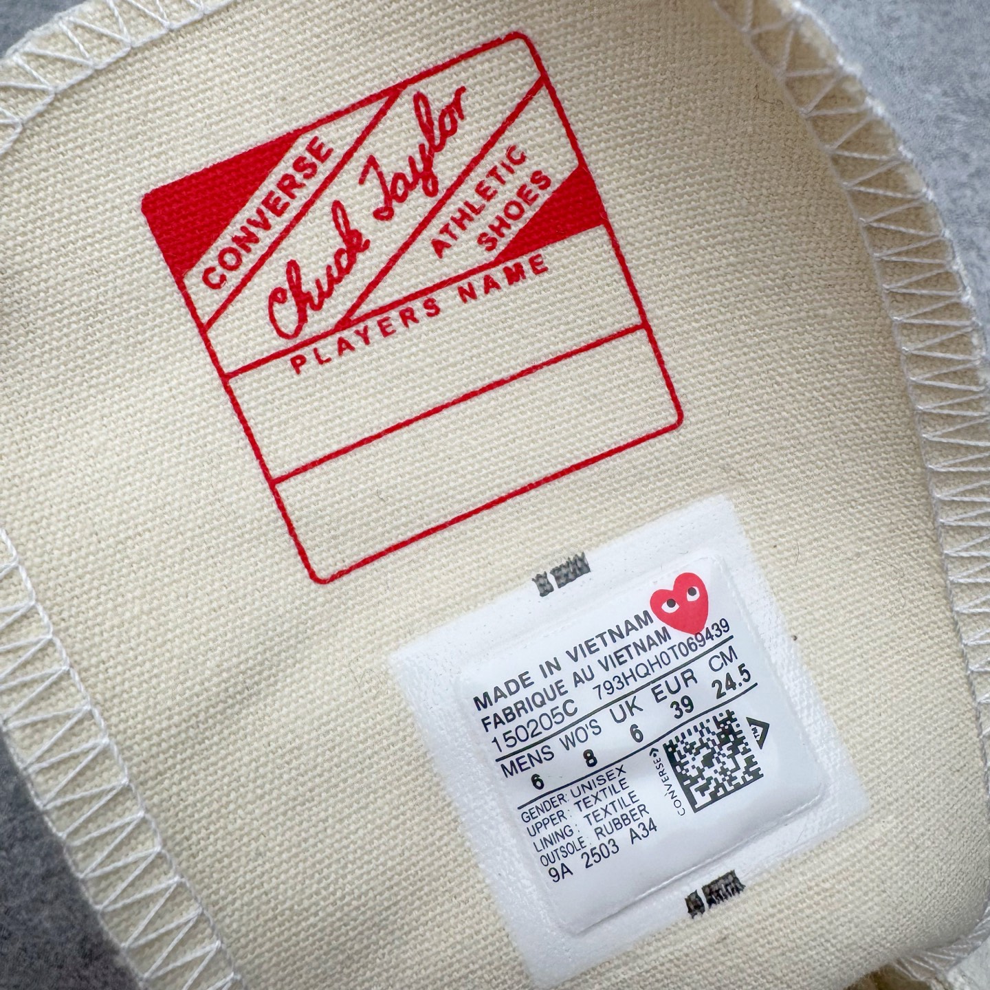 图片[13]-＃越南订单 裸鞋圈专属版本 CDG x Converse Chuck Taylor All Star 1970S 川久保玲爱心联名款经典款潮流耐磨帆布鞋 经典永不过时 十年老厂出品 平台正品订单 超稳定的品控清洁度 全套原厂材料配置 原厂硫化工艺 油性扁平尖头 原厂楦头纸板数据 一体化超软蓝底加持 超软EVA鞋垫 后掌灰色缓震胶 脚感一比一还原 耐磨橡胶大底 越南产内外标 原盒黑色吊牌 超高清洁度 随意冲正 如有更好白送 偏大一码 尺码：35 36 36.5 37 37.5 38 39 39.5 40 41 41.5 42 42.5 43 44-选品中心