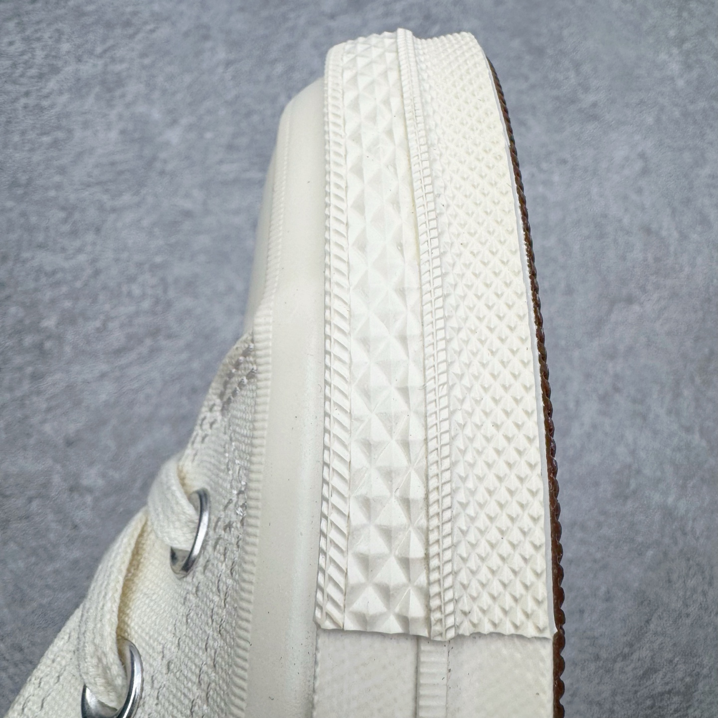 图片[18]-＃越南订单 裸鞋圈专属版本 CDG x Converse Chuck Taylor All Star 1970S 川久保玲爱心联名款经典款潮流耐磨帆布鞋 经典永不过时 十年老厂出品 平台正品订单 超稳定的品控清洁度 全套原厂材料配置 原厂硫化工艺 油性扁平尖头 原厂楦头纸板数据 一体化超软蓝底加持 超软EVA鞋垫 后掌灰色缓震胶 脚感一比一还原 耐磨橡胶大底 越南产内外标 原盒黑色吊牌 超高清洁度 随意冲正 如有更好白送 偏大一码 尺码：35 36 36.5 37 37.5 38 39 39.5 40 41 41.5 42 42.5 43 44-选品中心