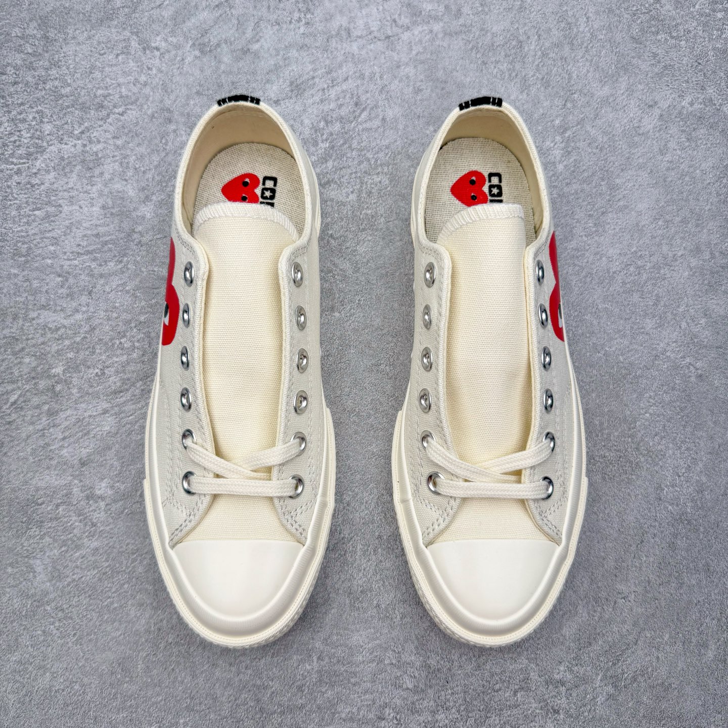 图片[2]-＃越南订单 裸鞋圈专属版本 CDG x Converse Chuck Taylor All Star 1970S 川久保玲爱心联名款经典款潮流耐磨帆布鞋 经典永不过时 十年老厂出品 平台正品订单 超稳定的品控清洁度 全套原厂材料配置 原厂硫化工艺 油性扁平尖头 原厂楦头纸板数据 一体化超软蓝底加持 超软EVA鞋垫 后掌灰色缓震胶 脚感一比一还原 耐磨橡胶大底 越南产内外标 原盒黑色吊牌 超高清洁度 随意冲正 如有更好白送 偏大一码 尺码：35 36 36.5 37 37.5 38 39 39.5 40 41 41.5 42 42.5 43 44-选品中心