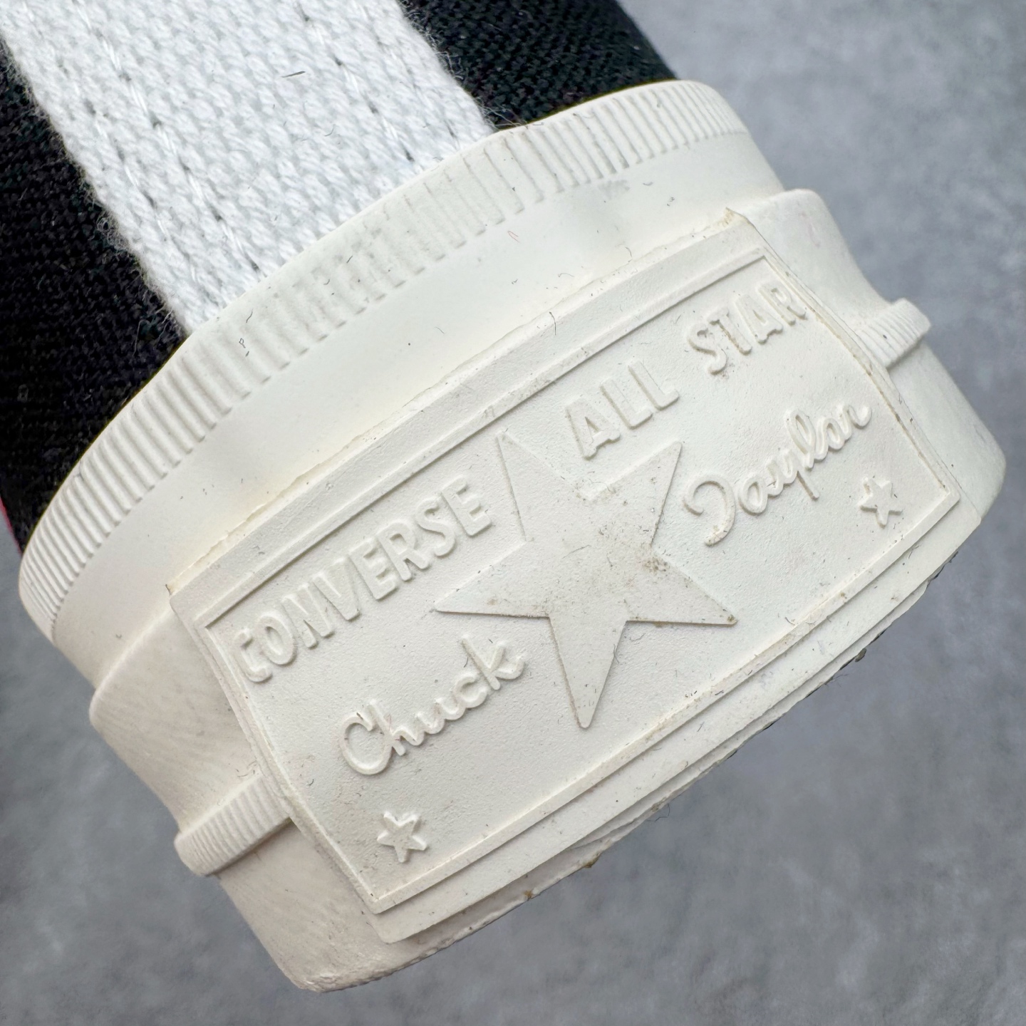 图片[10]-＃越南订单 裸鞋圈专属版本 CDG x Converse Chuck Taylor All Star 1970S 川久保玲爱心联名款经典款潮流耐磨帆布鞋 经典永不过时 十年老厂出品 平台正品订单 超稳定的品控清洁度 全套原厂材料配置 原厂硫化工艺 油性扁平尖头 原厂楦头纸板数据 一体化超软蓝底加持 超软EVA鞋垫 后掌灰色缓震胶 脚感一比一还原 耐磨橡胶大底 越南产内外标 原盒黑色吊牌 超高清洁度 随意冲正 如有更好白送 偏大一码 尺码：35 36 36.5 37 37.5 38 39 39.5 40 41 41.5 42 42.5 43 44-选品中心