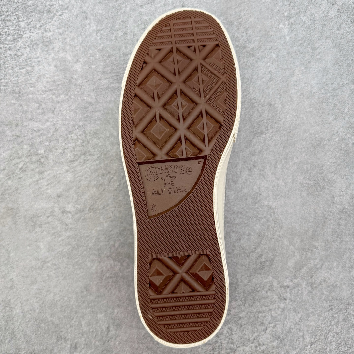图片[9]-＃越南订单 裸鞋圈专属版本 CDG x Converse Chuck Taylor All Star 1970S 川久保玲爱心联名款经典款潮流耐磨帆布鞋 经典永不过时 十年老厂出品 平台正品订单 超稳定的品控清洁度 全套原厂材料配置 原厂硫化工艺 油性扁平尖头 原厂楦头纸板数据 一体化超软蓝底加持 超软EVA鞋垫 后掌灰色缓震胶 脚感一比一还原 耐磨橡胶大底 越南产内外标 原盒黑色吊牌 超高清洁度 随意冲正 如有更好白送 偏大一码 尺码：35 36 36.5 37 37.5 38 39 39.5 40 41 41.5 42 42.5 43 44-选品中心