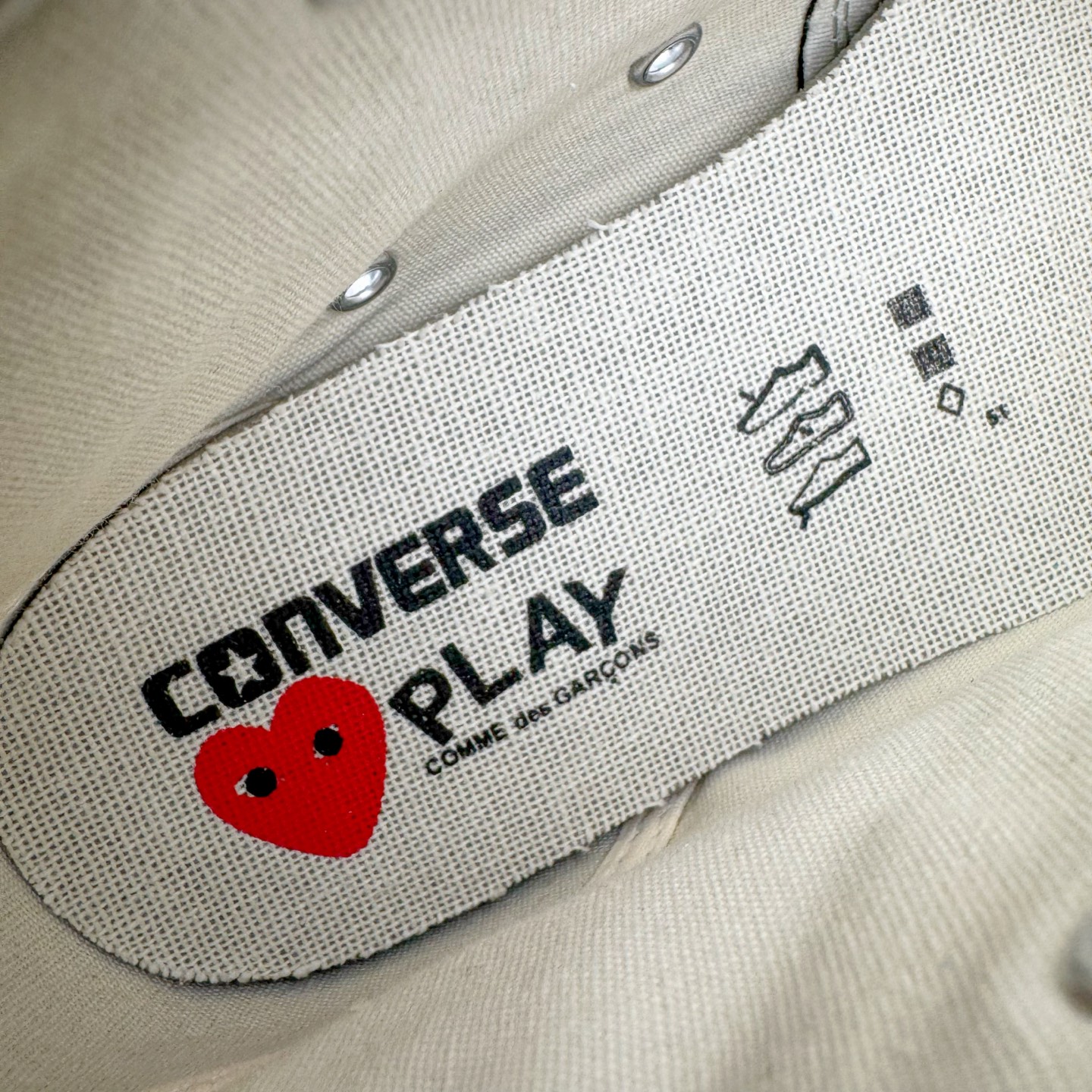图片[12]-＃越南订单 裸鞋圈专属版本 CDG x Converse Chuck Taylor All Star 1970S 川久保玲爱心联名款经典款潮流耐磨帆布鞋 经典永不过时 十年老厂出品 平台正品订单 超稳定的品控清洁度 全套原厂材料配置 原厂硫化工艺 油性扁平尖头 原厂楦头纸板数据 一体化超软蓝底加持 超软EVA鞋垫 后掌灰色缓震胶 脚感一比一还原 耐磨橡胶大底 越南产内外标 原盒黑色吊牌 超高清洁度 随意冲正 如有更好白送 偏大一码 尺码：35 36 36.5 37 37.5 38 39 39.5 40 41 41.5 42 42.5 43 44-选品中心