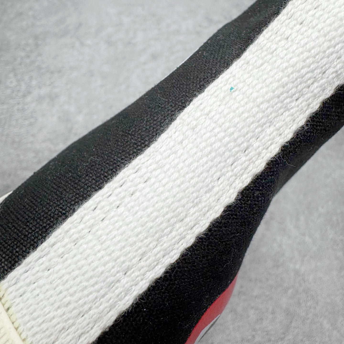 图片[18]-＃越南订单 裸鞋圈专属版本 CDG x Converse Chuck Taylor All Star 1970S 川久保玲爱心联名款经典款潮流耐磨帆布鞋 经典永不过时 十年老厂出品 平台正品订单 超稳定的品控清洁度 全套原厂材料配置 原厂硫化工艺 油性扁平尖头 原厂楦头纸板数据 一体化超软蓝底加持 超软EVA鞋垫 后掌灰色缓震胶 脚感一比一还原 耐磨橡胶大底 越南产内外标 原盒黑色吊牌 超高清洁度 随意冲正 如有更好白送 偏大一码 尺码：35 36 36.5 37 37.5 38 39 39.5 40 41 41.5 42 42.5 43 44-选品中心