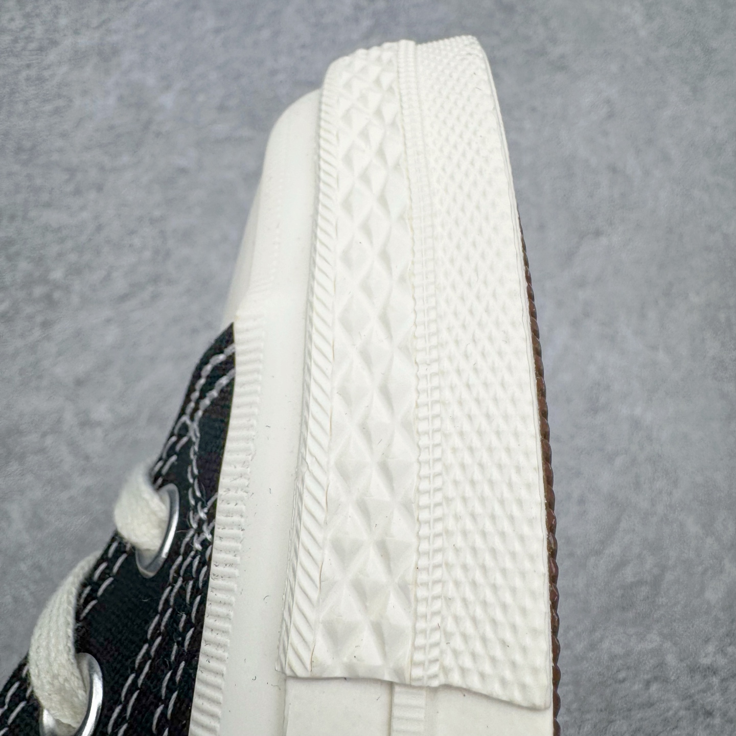 图片[15]-＃越南订单 裸鞋圈专属版本 CDG x Converse Chuck Taylor All Star 1970S 川久保玲爱心联名款经典款潮流耐磨帆布鞋 经典永不过时 十年老厂出品 平台正品订单 超稳定的品控清洁度 全套原厂材料配置 原厂硫化工艺 油性扁平尖头 原厂楦头纸板数据 一体化超软蓝底加持 超软EVA鞋垫 后掌灰色缓震胶 脚感一比一还原 耐磨橡胶大底 越南产内外标 原盒黑色吊牌 超高清洁度 随意冲正 如有更好白送 偏大一码 尺码：35 36 36.5 37 37.5 38 39 39.5 40 41 41.5 42 42.5 43 44-选品中心