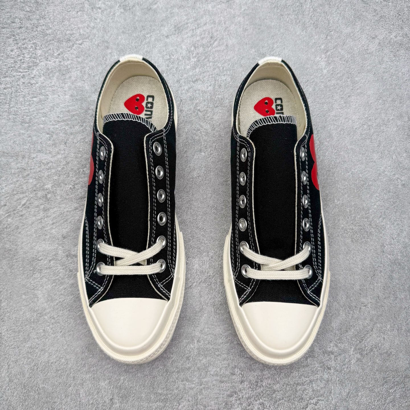 图片[2]-＃越南订单 裸鞋圈专属版本 CDG x Converse Chuck Taylor All Star 1970S 川久保玲爱心联名款经典款潮流耐磨帆布鞋 经典永不过时 十年老厂出品 平台正品订单 超稳定的品控清洁度 全套原厂材料配置 原厂硫化工艺 油性扁平尖头 原厂楦头纸板数据 一体化超软蓝底加持 超软EVA鞋垫 后掌灰色缓震胶 脚感一比一还原 耐磨橡胶大底 越南产内外标 原盒黑色吊牌 超高清洁度 随意冲正 如有更好白送 偏大一码 尺码：35 36 36.5 37 37.5 38 39 39.5 40 41 41.5 42 42.5 43 44-选品中心