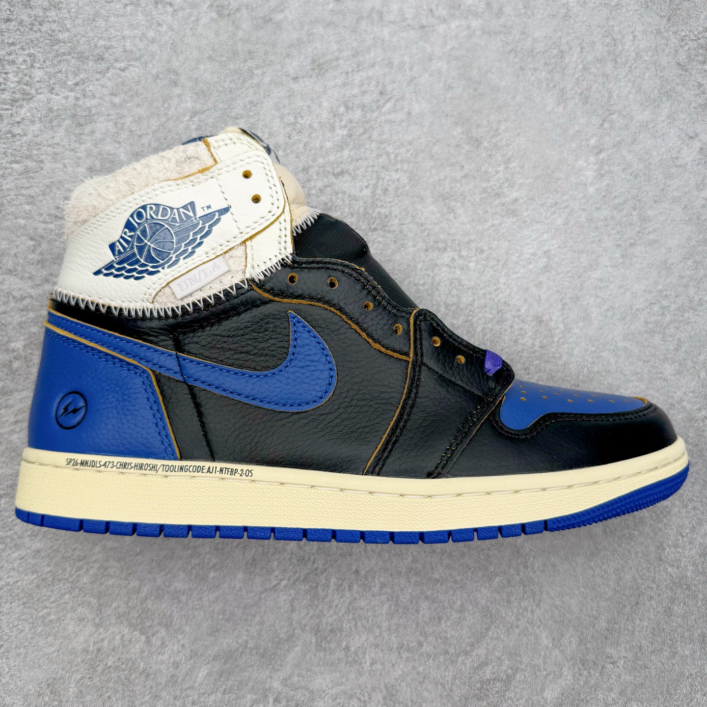 ＃PK纯原 Union LA x Fragment Design x Air Jordan AJ1 Retro High NRG 藤原浩三方联名四色拼接灰 闪电黑蓝 IO7847-001 圈内最强系列 高端零售特供批次 产品品控稳定性领先行业 各方面均可对飙L版 良心定价不杀猪 SZ原厂全套原楦原纸板冲刀磨具开发 原厂皮料加持 原厂港宝加持定型后跟R度完美 同源原厂电绣 飞翼针数密度立体效果一致 百分百一致原鞋 原厂拉帮工艺 针距密度一致 后跟弧度收口自然不对折 极致一眼正品既视感 进口玻璃冲刀皮料裁剪零毛边 全鞋电脑针车工艺 品控清洁度最高QC检验标准 免检产品 原厂订购鞋盒、鞋标、防尘纸、鞋撑、鞋带 追求极致的原厂味道 尺码：36 36.5 37.5 38 38.5 39 40 40.5 41 42 42.5 43 44 44.5 45 46 47.5-选品中心