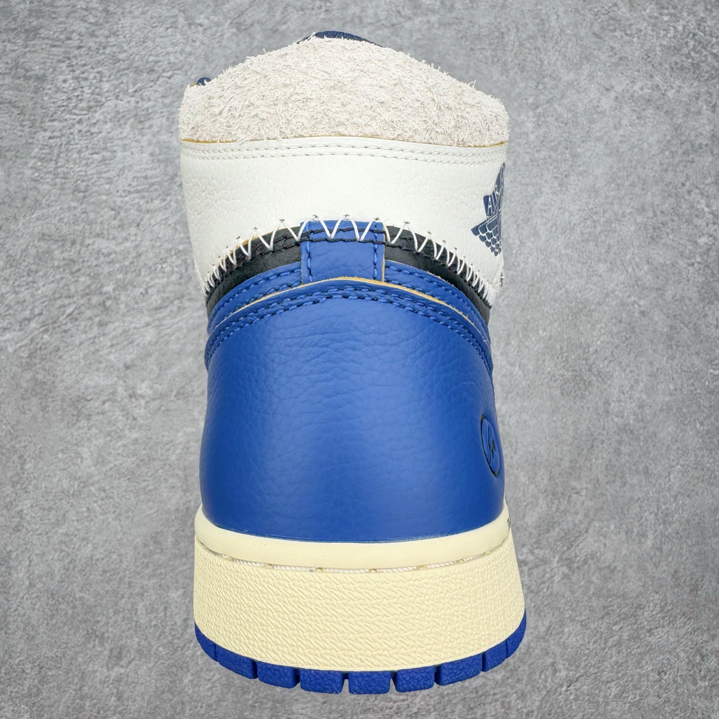 图片[8]-＃PK纯原 Union LA x Fragment Design x Air Jordan AJ1 Retro High NRG 藤原浩三方联名四色拼接灰 闪电黑蓝 IO7847-001 圈内最强系列 高端零售特供批次 产品品控稳定性领先行业 各方面均可对飙L版 良心定价不杀猪 SZ原厂全套原楦原纸板冲刀磨具开发 原厂皮料加持 原厂港宝加持定型后跟R度完美 同源原厂电绣 飞翼针数密度立体效果一致 百分百一致原鞋 原厂拉帮工艺 针距密度一致 后跟弧度收口自然不对折 极致一眼正品既视感 进口玻璃冲刀皮料裁剪零毛边 全鞋电脑针车工艺 品控清洁度最高QC检验标准 免检产品 原厂订购鞋盒、鞋标、防尘纸、鞋撑、鞋带 追求极致的原厂味道 尺码：36 36.5 37.5 38 38.5 39 40 40.5 41 42 42.5 43 44 44.5 45 46 47.5-选品中心