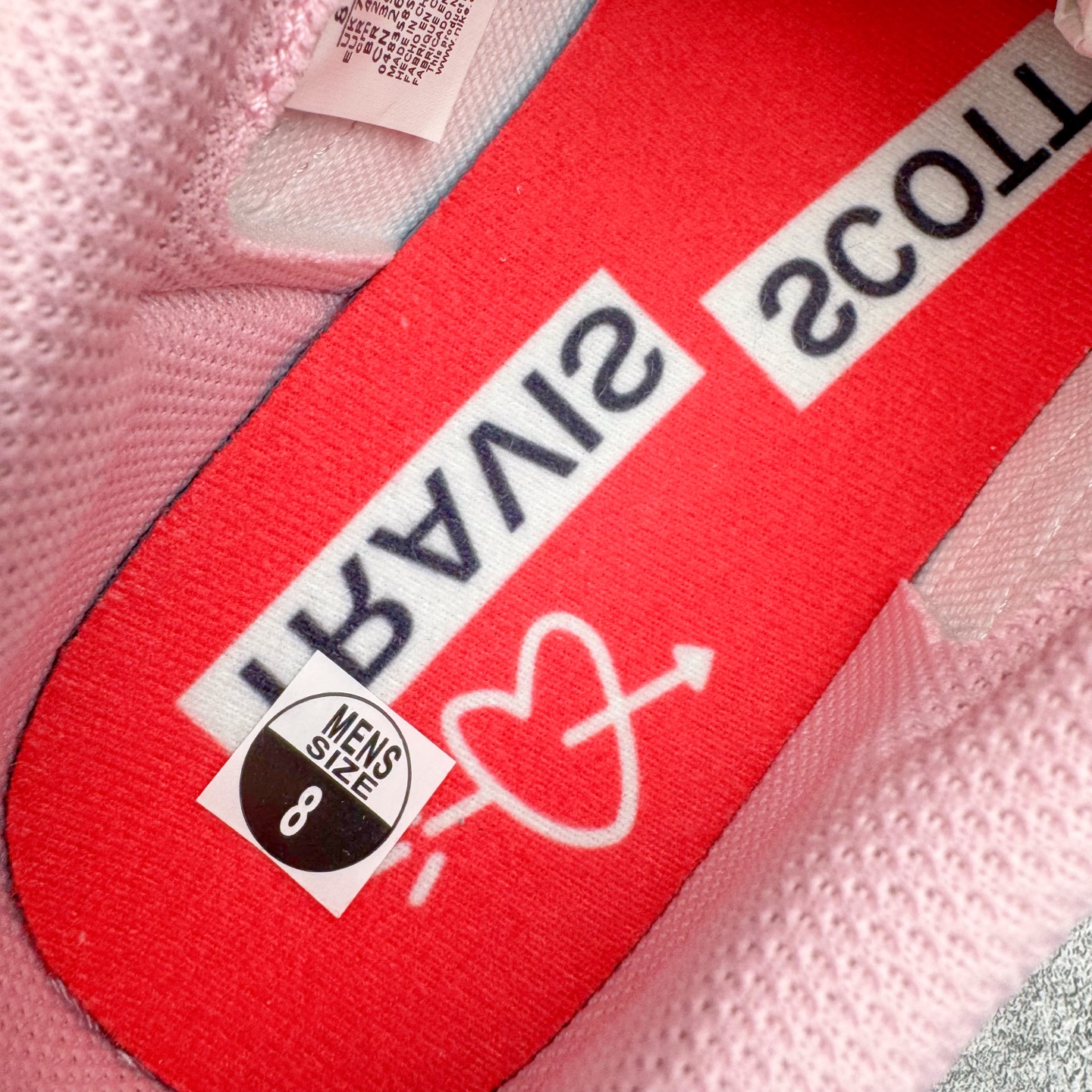 图片[13]-＃PK纯原 Travis Scott x Air Jordan AJ1 Low OG SP TS联名倒钩低帮 粉红 IQ7604-101 圈内最强倒钩系列 高端零售特供批次 产品品控稳定性领先行业 各方面均可对飙L版 良心定价不杀猪 SZ原厂全套原楦原纸板冲刀磨具开发 原厂皮料加持 原厂港宝加持定型后跟R度完美 同源原厂电绣 鬼脸飞翼针数密度立体效果一致 百分百一致原鞋 原厂拉帮工艺 针距密度一致 后跟弧度收口自然不对折 极致一眼正品既视感 进口玻璃冲刀皮料裁剪零毛边 全鞋电脑针车工艺 品控清洁度最高QC检验标准 免检产品 原厂订购鞋盒、鞋标、防尘纸、鞋撑、鞋带 追求极致的原厂味道 尺码：36 36.5 37.5 38 38.5 39 40 40.5 41 42 42.5 43 44 44.5 45 46 47.5-选品中心