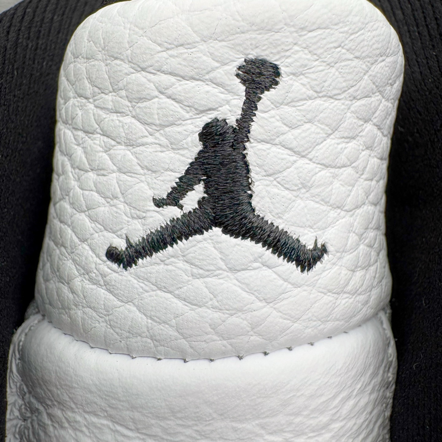 图片[14]-＃PK纯原 Air Jordan AJ12 Retro 复刻黑白金扣 货号：CT8013-117 外贸特供批次 原楦原档案数据开模打造 原汁原味12代鞋型 进口原厂皮料 原厂碳板 原装材料 原厂定制金属扣 原厂电绣 支持与公司货全方位对比 只服务于5%懂鞋的高端客户 发国外可支持各种retail商店充正寄售 尺码：40 40.5 41 42 42.5 43 44 44.5 45 45.5 46 47.5-选品中心