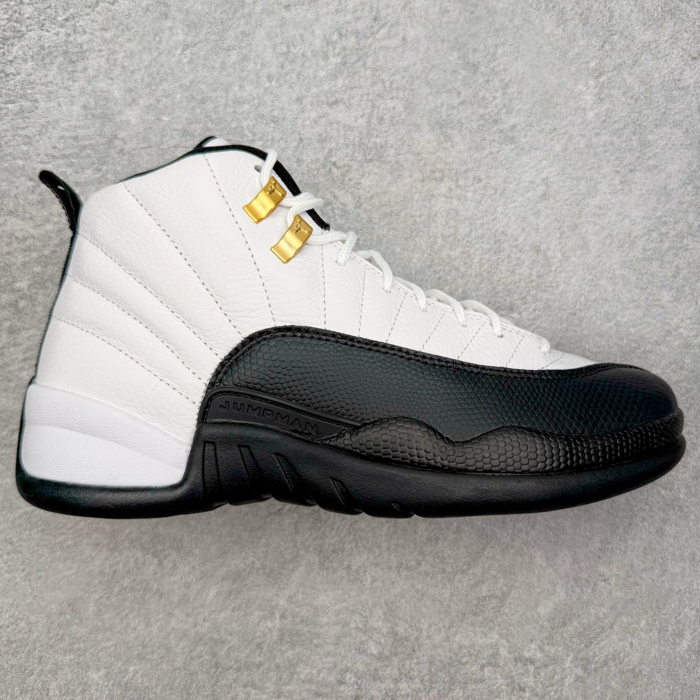 ＃PK纯原 Air Jordan AJ12 Retro 复刻黑白金扣 货号：CT8013-117 外贸特供批次 原楦原档案数据开模打造 原汁原味12代鞋型 进口原厂皮料 原厂碳板 原装材料 原厂定制金属扣 原厂电绣 支持与公司货全方位对比 只服务于5%懂鞋的高端客户 发国外可支持各种retail商店充正寄售 尺码：40 40.5 41 42 42.5 43 44 44.5 45 45.5 46 47.5-选品中心