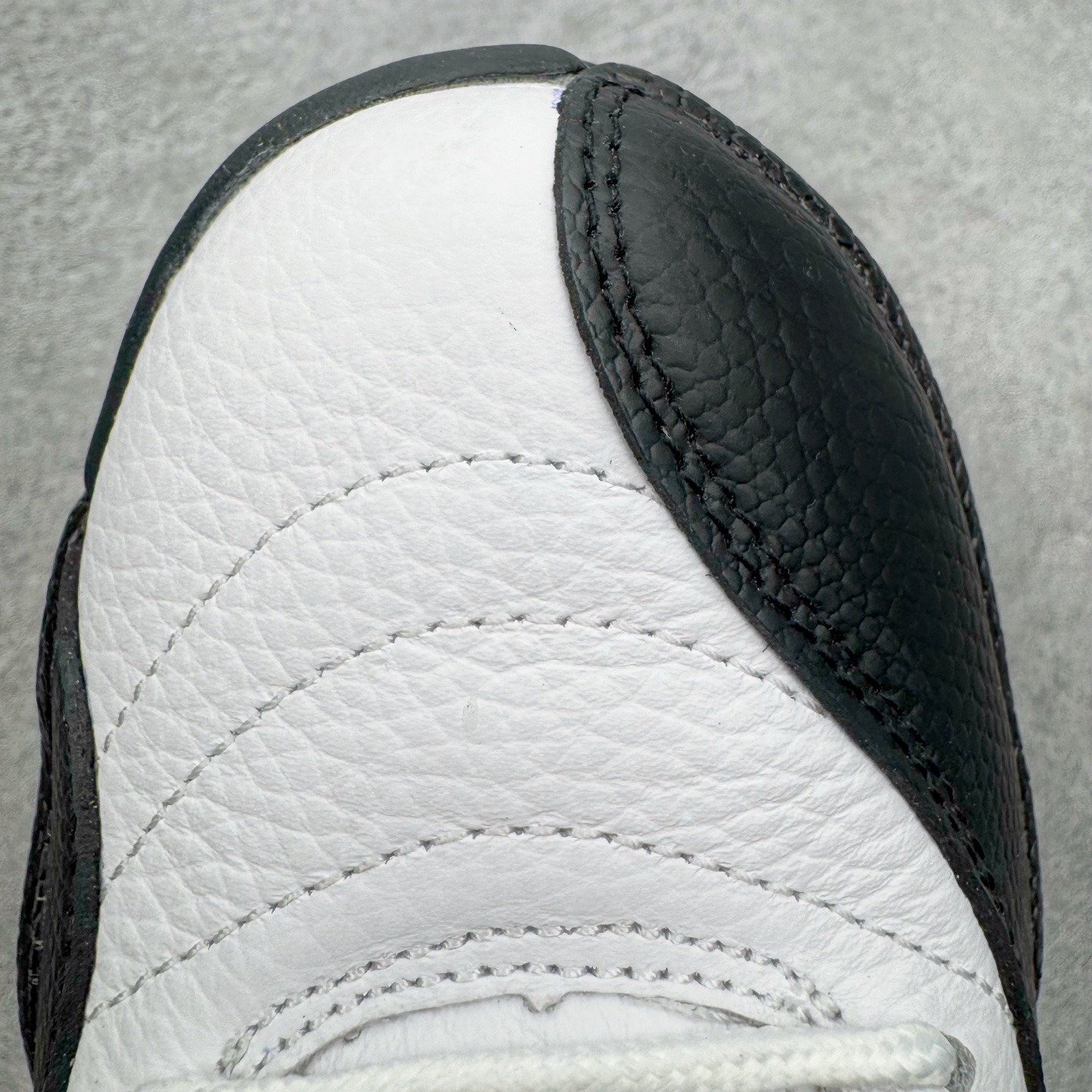 图片[20]-＃PK纯原 Air Jordan AJ12 Retro 复刻黑白金扣 货号：CT8013-117 外贸特供批次 原楦原档案数据开模打造 原汁原味12代鞋型 进口原厂皮料 原厂碳板 原装材料 原厂定制金属扣 原厂电绣 支持与公司货全方位对比 只服务于5%懂鞋的高端客户 发国外可支持各种retail商店充正寄售 尺码：40 40.5 41 42 42.5 43 44 44.5 45 45.5 46 47.5-选品中心