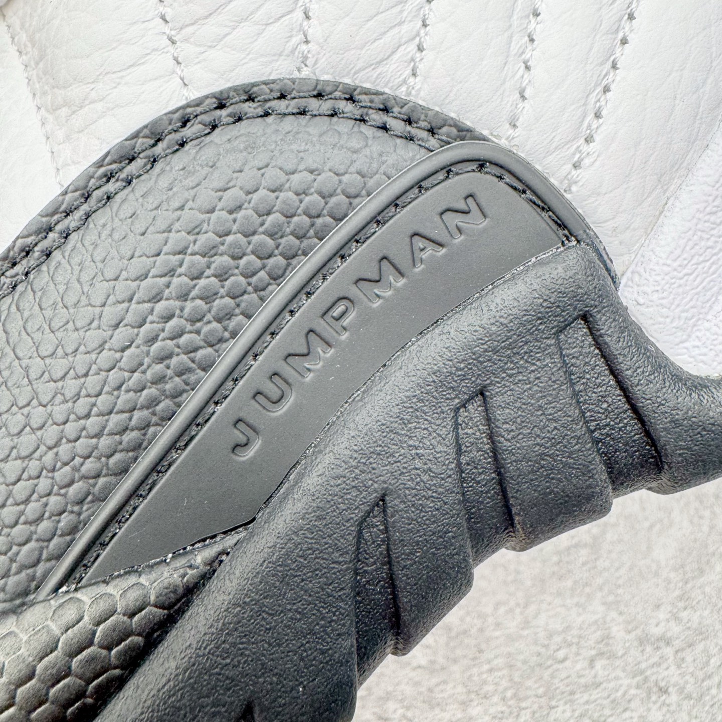 图片[17]-＃PK纯原 Air Jordan AJ12 Retro 复刻黑白金扣 货号：CT8013-117 外贸特供批次 原楦原档案数据开模打造 原汁原味12代鞋型 进口原厂皮料 原厂碳板 原装材料 原厂定制金属扣 原厂电绣 支持与公司货全方位对比 只服务于5%懂鞋的高端客户 发国外可支持各种retail商店充正寄售 尺码：40 40.5 41 42 42.5 43 44 44.5 45 45.5 46 47.5-选品中心