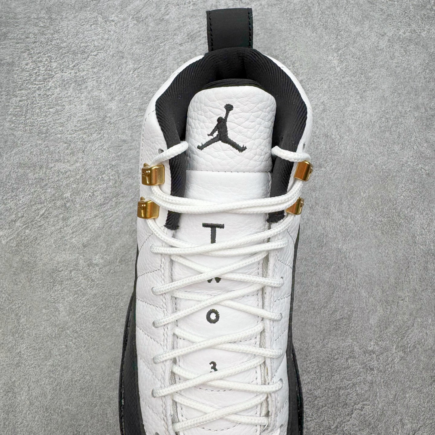 图片[5]-＃PK纯原 Air Jordan AJ12 Retro 复刻黑白金扣 货号：CT8013-117 外贸特供批次 原楦原档案数据开模打造 原汁原味12代鞋型 进口原厂皮料 原厂碳板 原装材料 原厂定制金属扣 原厂电绣 支持与公司货全方位对比 只服务于5%懂鞋的高端客户 发国外可支持各种retail商店充正寄售 尺码：40 40.5 41 42 42.5 43 44 44.5 45 45.5 46 47.5-选品中心
