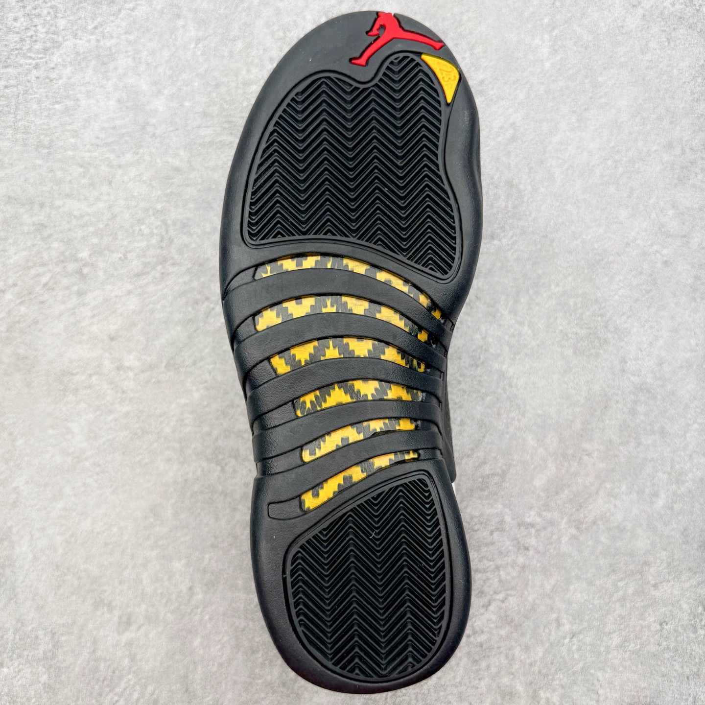 图片[9]-＃PK纯原 Air Jordan AJ12 Retro 复刻黑白金扣 货号：CT8013-117 外贸特供批次 原楦原档案数据开模打造 原汁原味12代鞋型 进口原厂皮料 原厂碳板 原装材料 原厂定制金属扣 原厂电绣 支持与公司货全方位对比 只服务于5%懂鞋的高端客户 发国外可支持各种retail商店充正寄售 尺码：40 40.5 41 42 42.5 43 44 44.5 45 45.5 46 47.5-选品中心