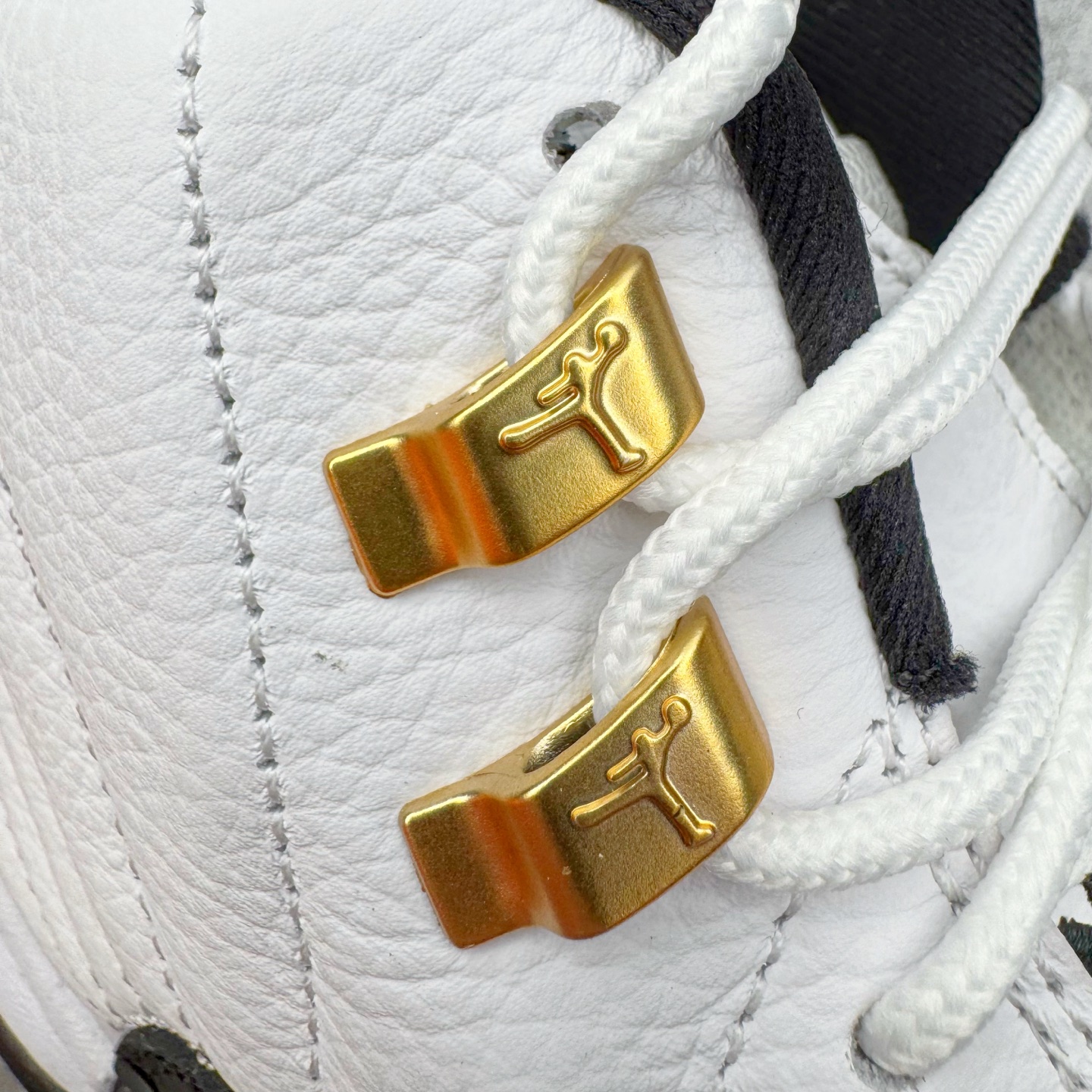 图片[19]-＃PK纯原 Air Jordan AJ12 Retro 复刻黑白金扣 货号：CT8013-117 外贸特供批次 原楦原档案数据开模打造 原汁原味12代鞋型 进口原厂皮料 原厂碳板 原装材料 原厂定制金属扣 原厂电绣 支持与公司货全方位对比 只服务于5%懂鞋的高端客户 发国外可支持各种retail商店充正寄售 尺码：40 40.5 41 42 42.5 43 44 44.5 45 45.5 46 47.5-选品中心