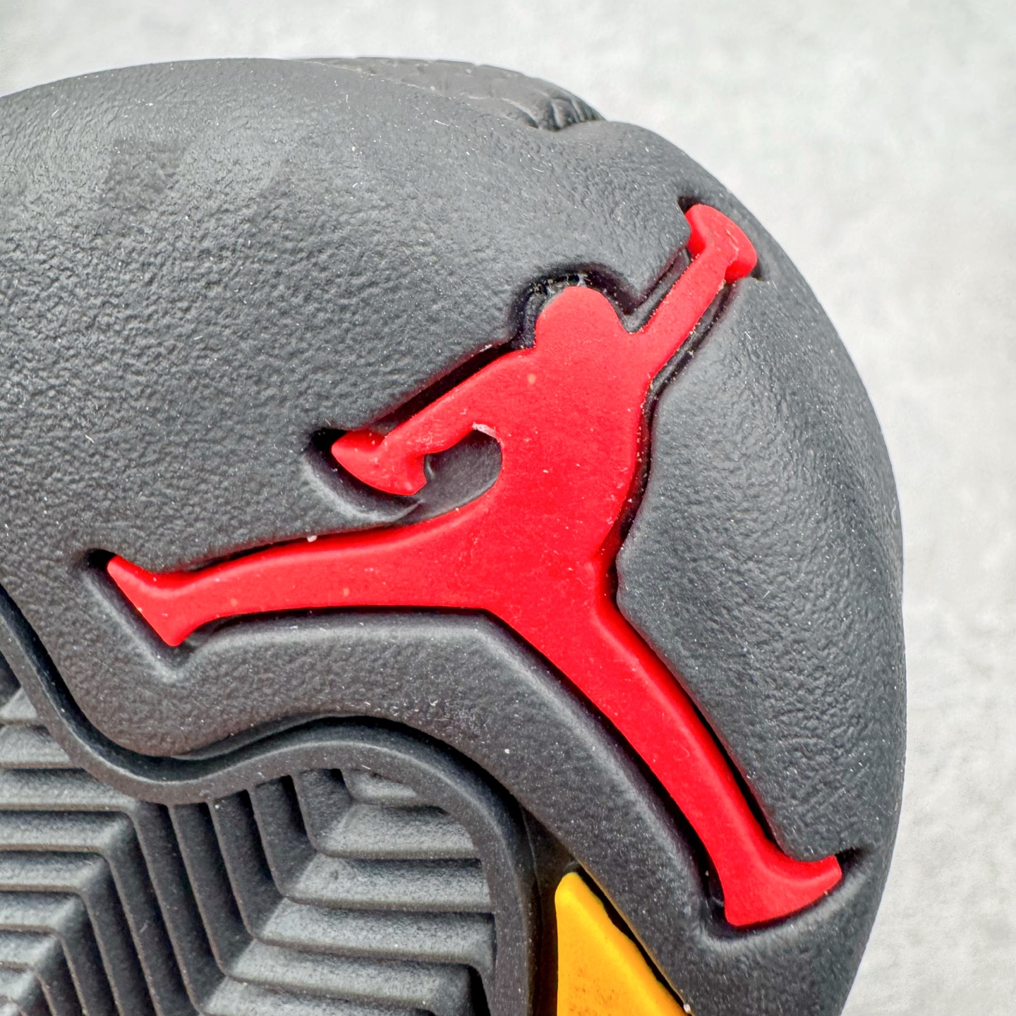 图片[10]-＃PK纯原 Air Jordan AJ12 Retro 复刻黑白金扣 货号：CT8013-117 外贸特供批次 原楦原档案数据开模打造 原汁原味12代鞋型 进口原厂皮料 原厂碳板 原装材料 原厂定制金属扣 原厂电绣 支持与公司货全方位对比 只服务于5%懂鞋的高端客户 发国外可支持各种retail商店充正寄售 尺码：40 40.5 41 42 42.5 43 44 44.5 45 45.5 46 47.5-选品中心