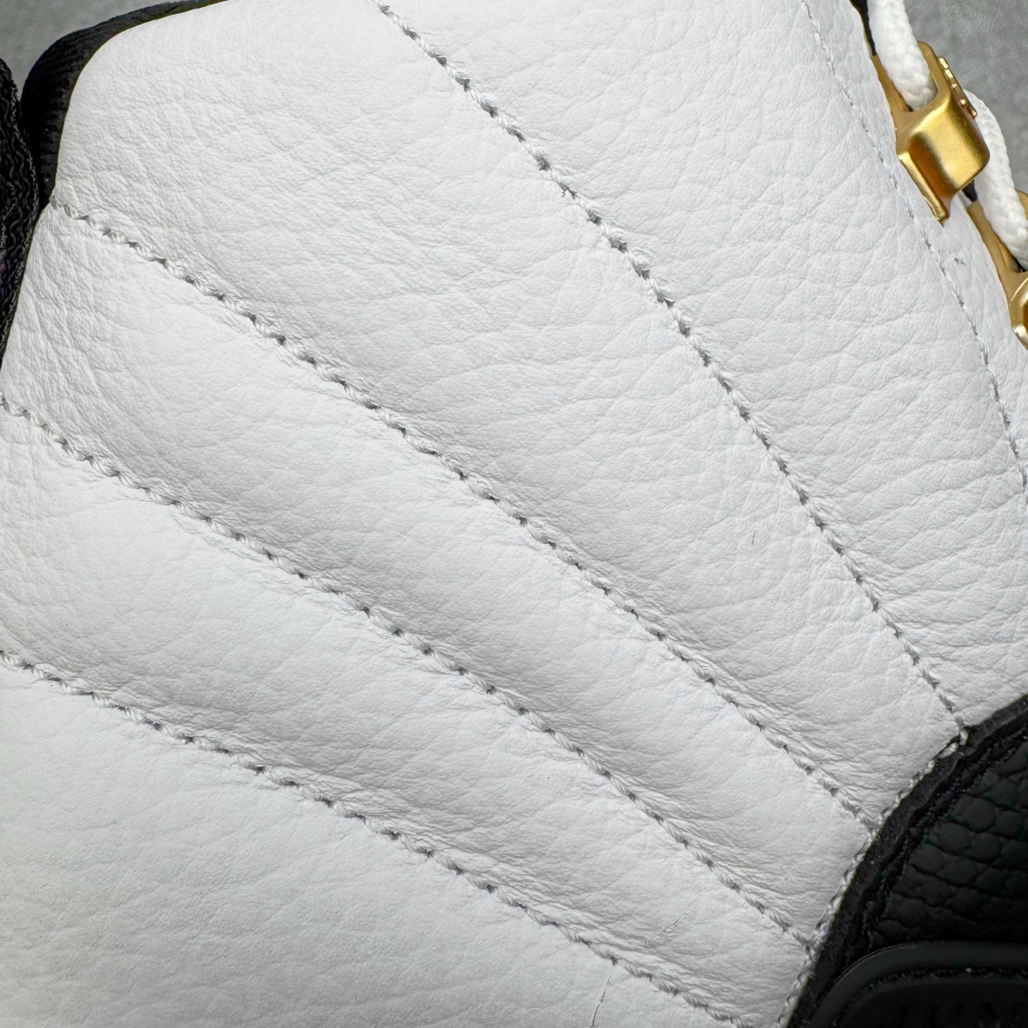 图片[18]-＃PK纯原 Air Jordan AJ12 Retro 复刻黑白金扣 货号：CT8013-117 外贸特供批次 原楦原档案数据开模打造 原汁原味12代鞋型 进口原厂皮料 原厂碳板 原装材料 原厂定制金属扣 原厂电绣 支持与公司货全方位对比 只服务于5%懂鞋的高端客户 发国外可支持各种retail商店充正寄售 尺码：40 40.5 41 42 42.5 43 44 44.5 45 45.5 46 47.5-选品中心