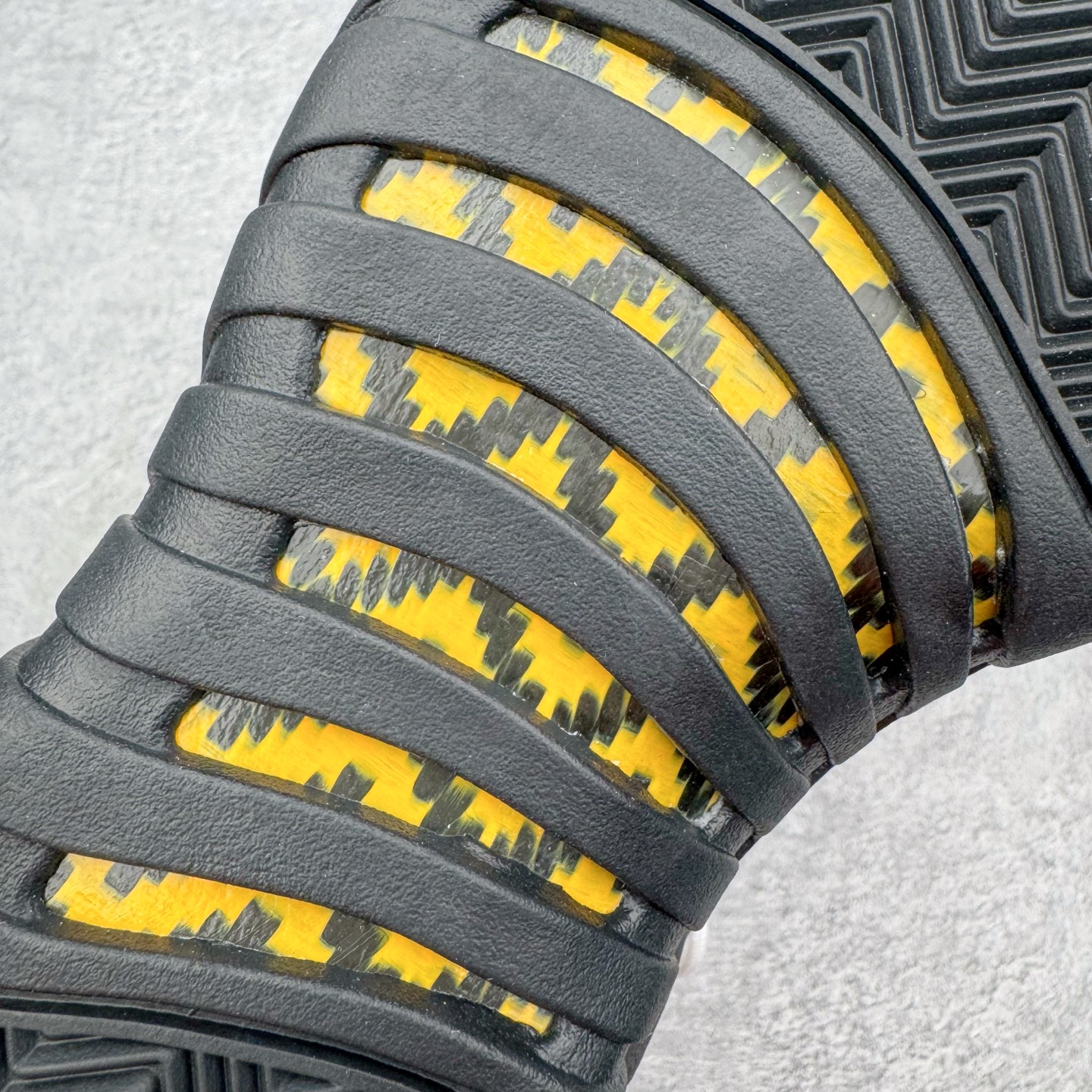 图片[11]-＃PK纯原 Air Jordan AJ12 Retro 复刻黑白金扣 货号：CT8013-117 外贸特供批次 原楦原档案数据开模打造 原汁原味12代鞋型 进口原厂皮料 原厂碳板 原装材料 原厂定制金属扣 原厂电绣 支持与公司货全方位对比 只服务于5%懂鞋的高端客户 发国外可支持各种retail商店充正寄售 尺码：40 40.5 41 42 42.5 43 44 44.5 45 45.5 46 47.5-选品中心