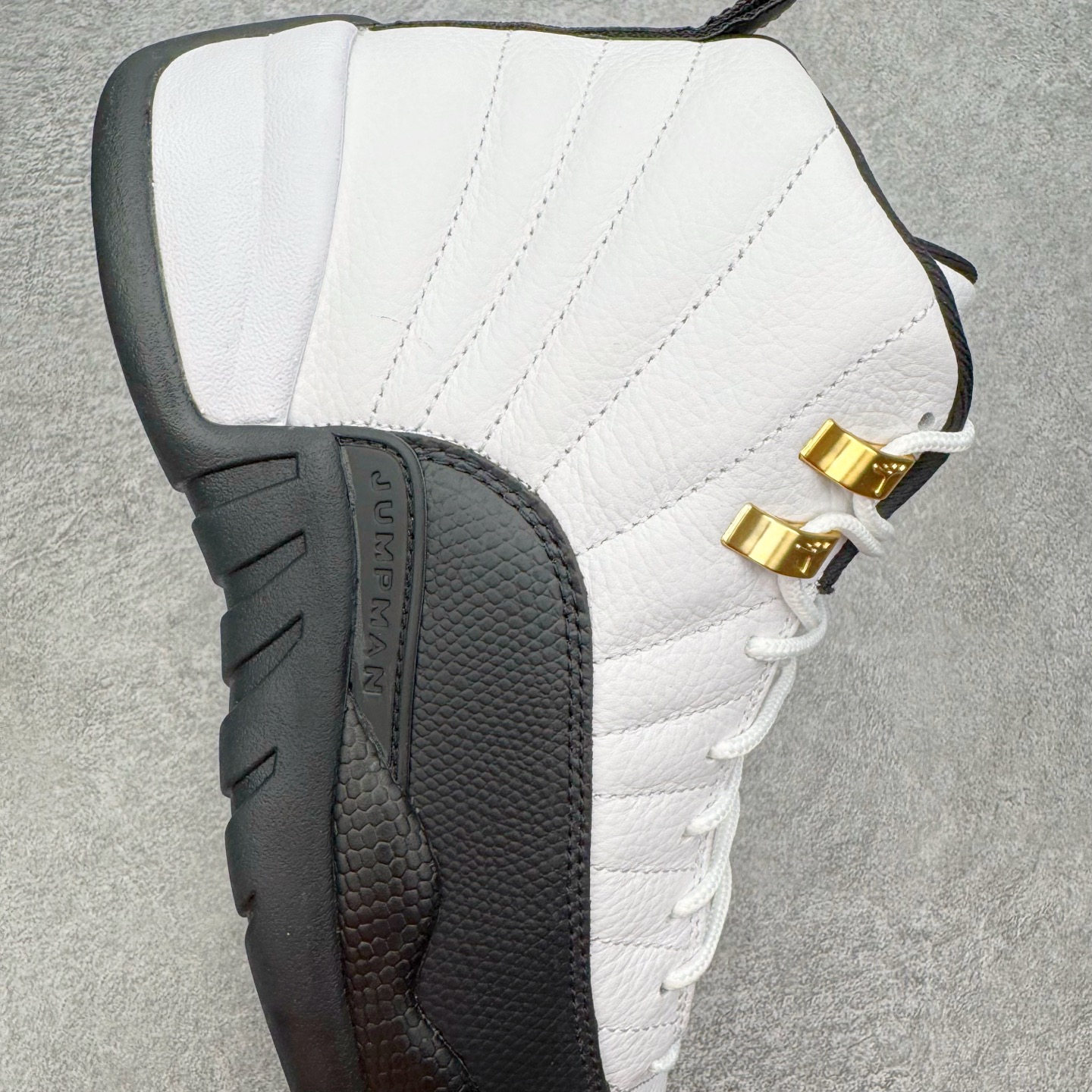 图片[6]-＃PK纯原 Air Jordan AJ12 Retro 复刻黑白金扣 货号：CT8013-117 外贸特供批次 原楦原档案数据开模打造 原汁原味12代鞋型 进口原厂皮料 原厂碳板 原装材料 原厂定制金属扣 原厂电绣 支持与公司货全方位对比 只服务于5%懂鞋的高端客户 发国外可支持各种retail商店充正寄售 尺码：40 40.5 41 42 42.5 43 44 44.5 45 45.5 46 47.5-选品中心