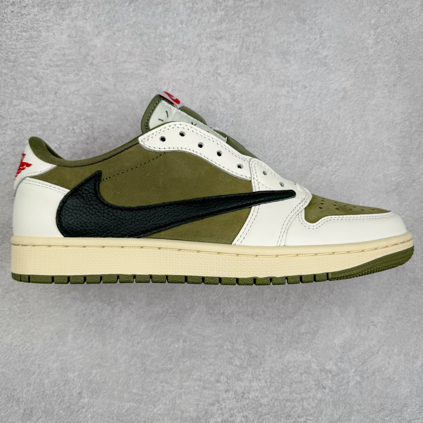 图片[9]-＃PK纯原 Travis Scott x Air Jordan AJ1 Low OG SP TS联名倒钩低帮 圈内最强倒钩系列 高端零售特供批次 产品品控稳定性领先行业 各方面均可对飙L版 良心定价不杀猪 SZ原厂全套原楦原纸板冲刀磨具开发 原厂皮料加持 原厂港宝加持定型后跟R度完美 同源原厂电绣 鬼脸飞翼针数密度立体效果一致 百分百一致原鞋 原厂拉帮工艺 针距密度一致 后跟弧度收口自然不对折 极致一眼正品既视感 进口玻璃冲刀皮料裁剪零毛边 全鞋电脑针车工艺 品控清洁度最高QC检验标准 免检产品 原厂订购鞋盒、鞋标、防尘纸、鞋撑、鞋带 追求极致的原厂味道 尺码：36 36.5 37.5 38 38.5 39 40 40.5 41 42 42.5 43 44 44.5 45 46 47.5-选品中心
