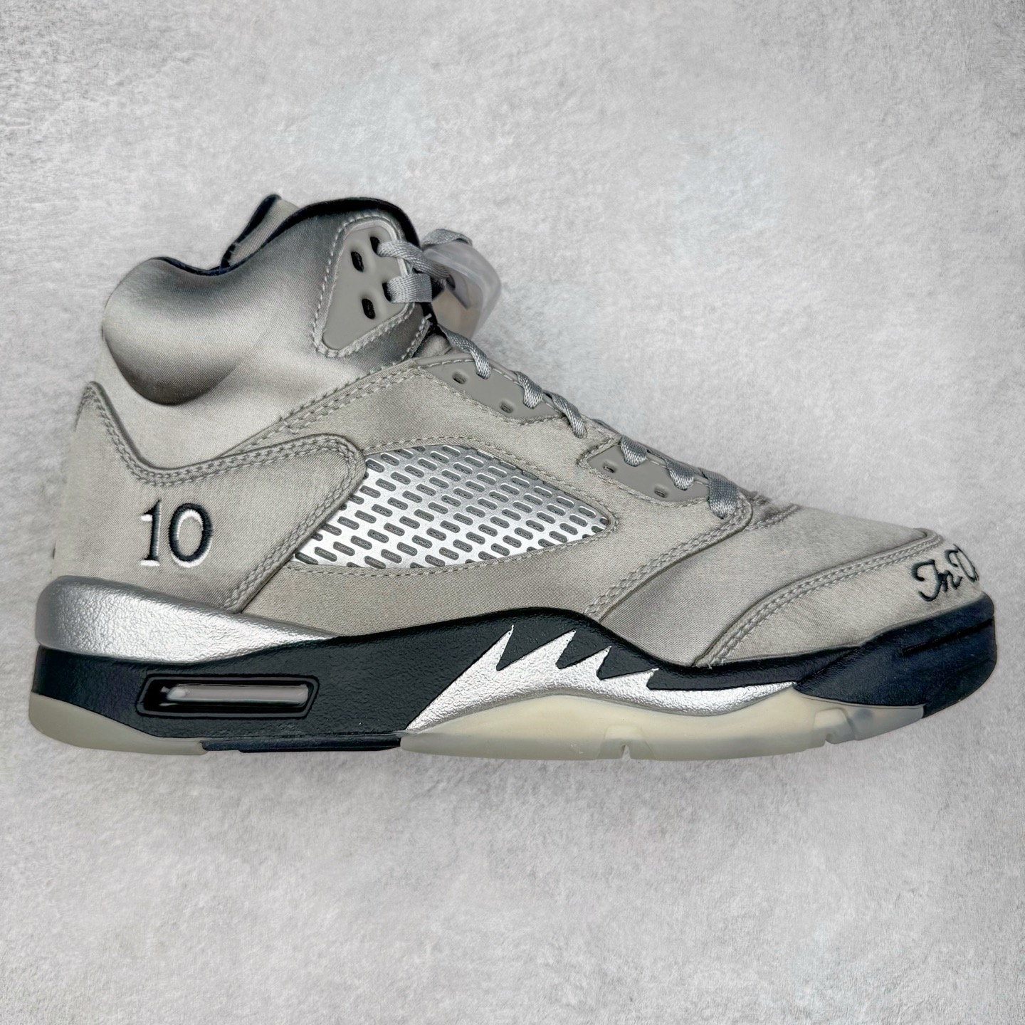 图片[4]-＃PK纯原 Air Jordan AJ5 Retro SZ原厂全套原楦原纸板磨具开发 原厂皮料加持 原厂港宝加持定型后跟R度完美 同源原厂电绣 飞人针数密度立体效果一致 原厂拉帮手法 原厂配置纸衬高频鞋盒 原厂指令配双鞋带 原厂TPU网格鞋带扣 超高鞋面清洁度 最高QC检验标准 控制溢胶瑕疵 到手可放心比对发售原鞋 上脚百分百充正驾驭 尺码：40 40.5 41 42 42.5 43 44 44.5 45 46 47.5-选品中心