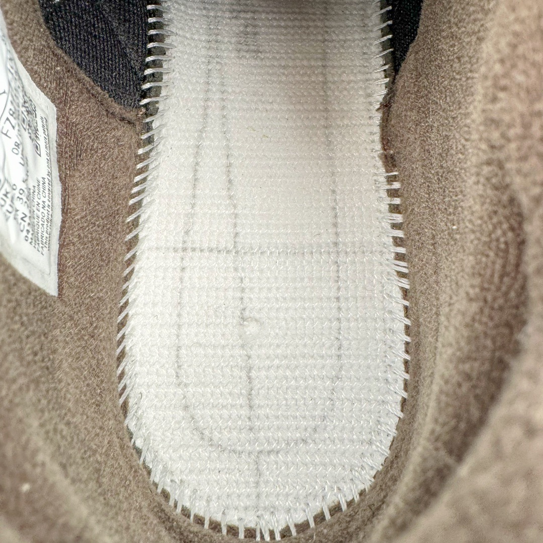 图片[18]-＃PK纯原 Travis Scott x Jordan AJ Cut The Check TS倒钩联名魔术贴篮球鞋 军绿白 FZ8117-100 注意默认配原盒盒子配套布袋不用加钱 退货丢失扣30元 原厂全套原楦原纸板冲刀磨具开发 原厂皮料加持 原厂港宝加持定型后跟R度完美 同源原厂电绣 鬼脸飞翼针数密度立体效果一致 百分百一致原鞋 原厂拉帮工艺 针距密度一致 后跟弧度收口自然不对折 极致一眼正品既视感 进口玻璃冲刀皮料裁剪零毛边 全鞋电脑针车工艺 品控清洁度最高QC检验标准 免检产品 原厂订购鞋盒、布袋、鞋标、防尘纸、鞋撑、鞋带 追求极致的原厂味道 配色方面采用白色为基础 搭配棕色框架呈现 完美还原了初代倒钩的配色设计 细节方面 标志性的反钩Swoosh采用米色点缀 鞋面还带有特殊的魔术贴细节 此外在鞋舌、后跟部分均带有Cactus Jack厂牌Logo 彰显鞋款特殊身份 尺码：36 36.5 37.5 38 38.5 39 40 40.5 41 42 42.5 43 44 44.5 45 46 47.5-选品中心