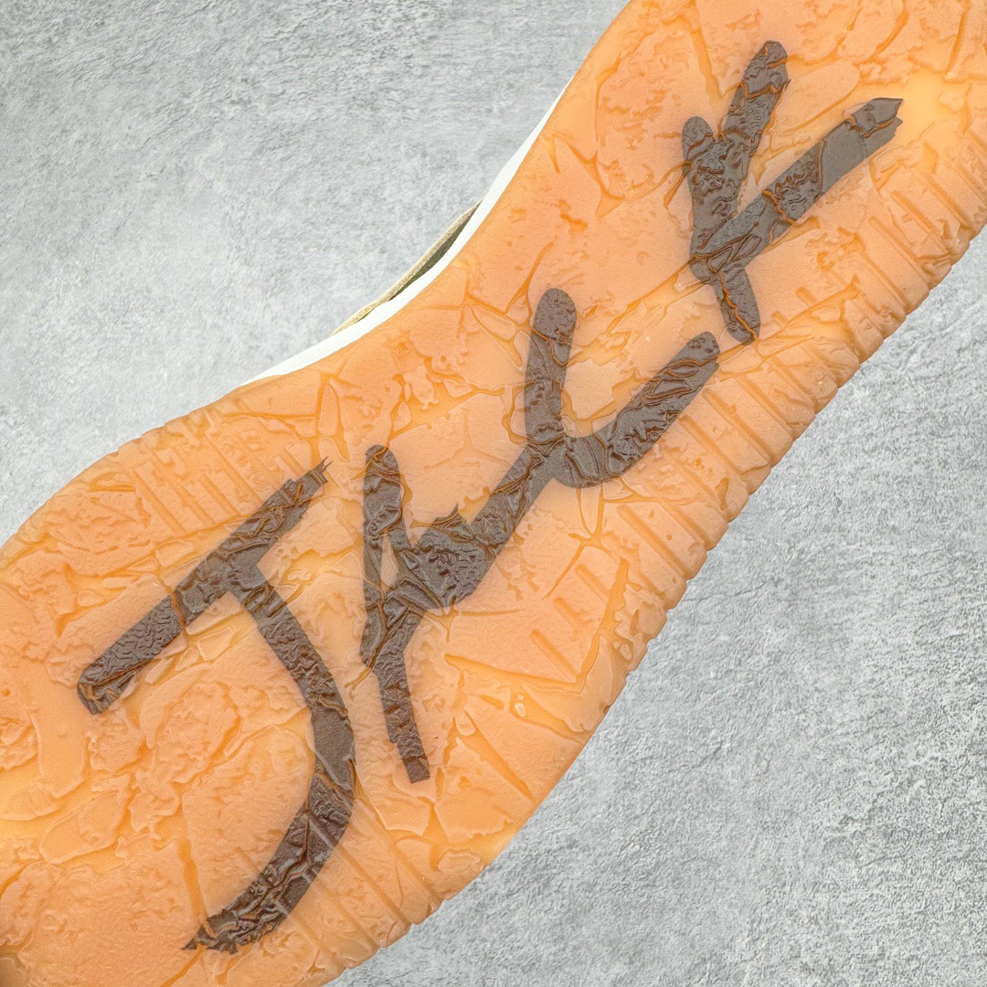 图片[21]-＃PK纯原 Travis Scott x Jordan AJ Cut The Check TS倒钩联名魔术贴篮球鞋 军绿白 FZ8117-100 注意默认配原盒盒子配套布袋不用加钱 退货丢失扣30元 原厂全套原楦原纸板冲刀磨具开发 原厂皮料加持 原厂港宝加持定型后跟R度完美 同源原厂电绣 鬼脸飞翼针数密度立体效果一致 百分百一致原鞋 原厂拉帮工艺 针距密度一致 后跟弧度收口自然不对折 极致一眼正品既视感 进口玻璃冲刀皮料裁剪零毛边 全鞋电脑针车工艺 品控清洁度最高QC检验标准 免检产品 原厂订购鞋盒、布袋、鞋标、防尘纸、鞋撑、鞋带 追求极致的原厂味道 配色方面采用白色为基础 搭配棕色框架呈现 完美还原了初代倒钩的配色设计 细节方面 标志性的反钩Swoosh采用米色点缀 鞋面还带有特殊的魔术贴细节 此外在鞋舌、后跟部分均带有Cactus Jack厂牌Logo 彰显鞋款特殊身份 尺码：36 36.5 37.5 38 38.5 39 40 40.5 41 42 42.5 43 44 44.5 45 46 47.5-选品中心