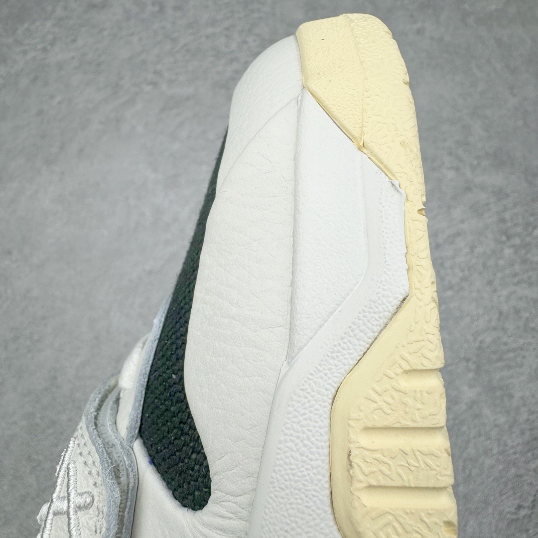 图片[21]-＃PK纯原 Travis Scott x Jordan AJ Cut The Check TS倒钩联名魔术贴篮球鞋 白黑红 FZ8117-101 注意默认配原盒盒子配套布袋不用加钱 退货丢失扣30元 原厂全套原楦原纸板冲刀磨具开发 原厂皮料加持 原厂港宝加持定型后跟R度完美 同源原厂电绣 鬼脸飞翼针数密度立体效果一致 百分百一致原鞋 原厂拉帮工艺 针距密度一致 后跟弧度收口自然不对折 极致一眼正品既视感 进口玻璃冲刀皮料裁剪零毛边 全鞋电脑针车工艺 品控清洁度最高QC检验标准 免检产品 原厂订购鞋盒、布袋、鞋标、防尘纸、鞋撑、鞋带 追求极致的原厂味道 配色方面采用白色为基础 搭配棕色框架呈现 完美还原了初代倒钩的配色设计 细节方面 标志性的反钩Swoosh采用米色点缀 鞋面还带有特殊的魔术贴细节 此外在鞋舌、后跟部分均带有Cactus Jack厂牌Logo 彰显鞋款特殊身份 尺码：36 36.5 37.5 38 38.5 39 40 40.5 41 42 42.5 43 44 44.5 45 46 47.5-选品中心