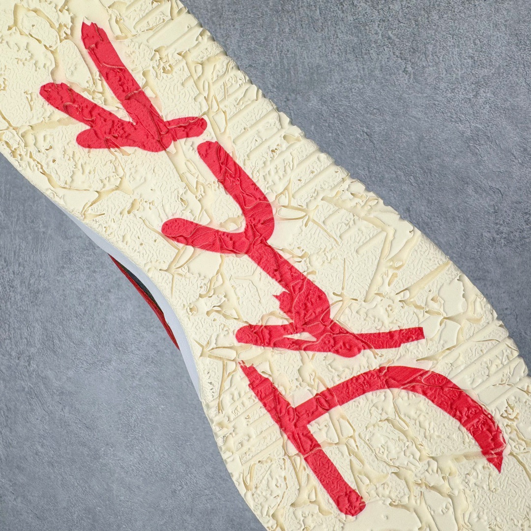 图片[22]-＃PK纯原 Travis Scott x Jordan AJ Cut The Check TS倒钩联名魔术贴篮球鞋 白黑红 FZ8117-101 注意默认配原盒盒子配套布袋不用加钱 退货丢失扣30元 原厂全套原楦原纸板冲刀磨具开发 原厂皮料加持 原厂港宝加持定型后跟R度完美 同源原厂电绣 鬼脸飞翼针数密度立体效果一致 百分百一致原鞋 原厂拉帮工艺 针距密度一致 后跟弧度收口自然不对折 极致一眼正品既视感 进口玻璃冲刀皮料裁剪零毛边 全鞋电脑针车工艺 品控清洁度最高QC检验标准 免检产品 原厂订购鞋盒、布袋、鞋标、防尘纸、鞋撑、鞋带 追求极致的原厂味道 配色方面采用白色为基础 搭配棕色框架呈现 完美还原了初代倒钩的配色设计 细节方面 标志性的反钩Swoosh采用米色点缀 鞋面还带有特殊的魔术贴细节 此外在鞋舌、后跟部分均带有Cactus Jack厂牌Logo 彰显鞋款特殊身份 尺码：36 36.5 37.5 38 38.5 39 40 40.5 41 42 42.5 43 44 44.5 45 46 47.5-选品中心