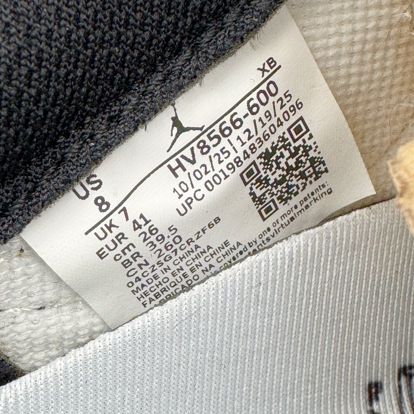 图片[11]-＃KZ神版 Union x Air Jordan AJ1 Retro Low NRG 联名四色拼接白红 HV8566-600 外贸特供批次 新配色不断更新开发 市场中端王者 全套原纸板楦头开发 确保原汁原味 完美呈现一代版型 一比一鞋头弧度高度鞋身弧度 此版本只针对中端市场 细节品控鞋型随意秒杀市面同价位 鞋型完美 不臃肿别扭 头层皮料加持 用料绝不含糊 进口玻璃冲刀皮料裁剪零毛边 电脑针车工艺 超高鞋面清洁度 最高QC检验标准 控制溢胶瑕疵 原盒原配 飞翼3D高频深度立体 工艺方面大到整体鞋型 漏斗收腰 底线拉帮 LOGO立体程度 小到针眼排布 载片对称 冲孔效果 鞋标规范 鞋垫背胶等等 无一不是口碑收割 每双都是一个回头客 尺码：36 36.5 37.5 38 38.5 39 40 40.5 41 42 42.5 43 44 44.5 45 46 47.5-选品中心