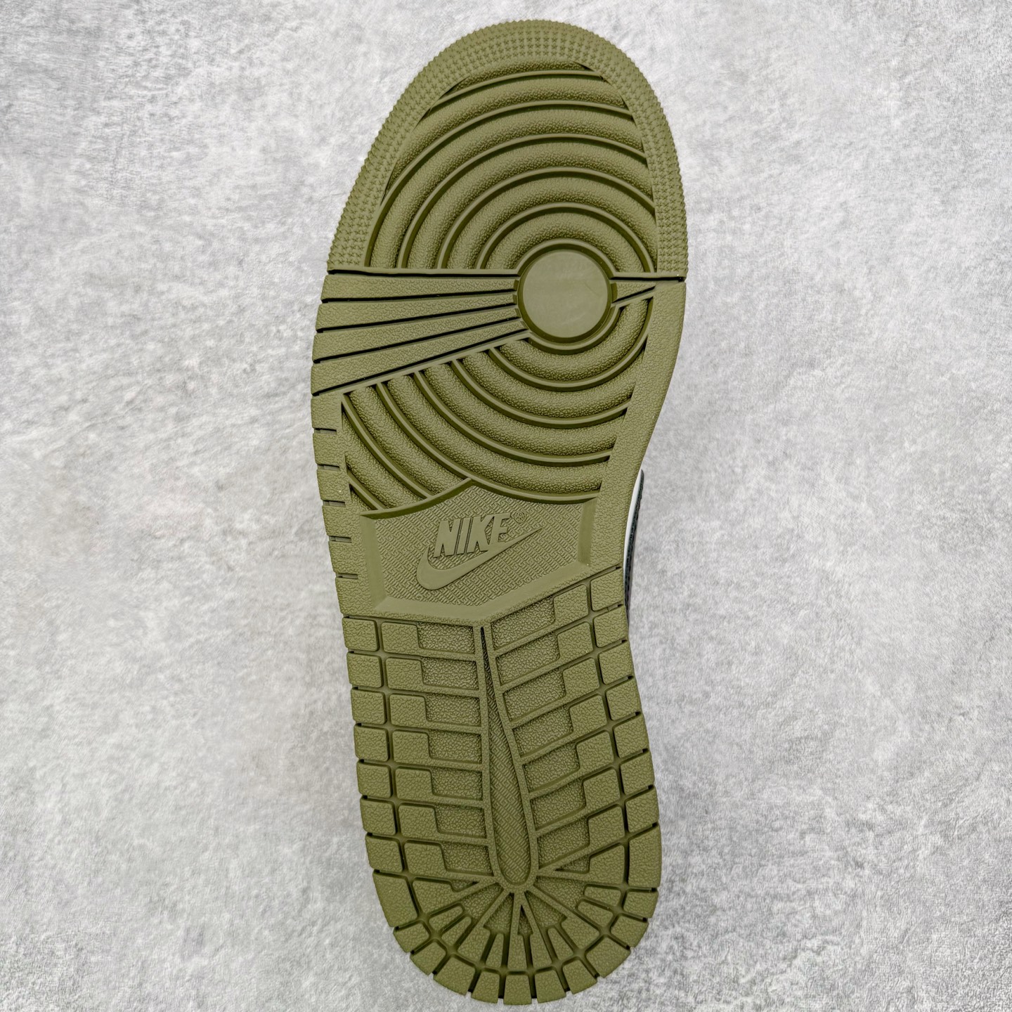 ＃KZ神版 Air Jordan AJ1 Low OG 低帮 橄榄绿 HQ6998-200 外贸特供批次