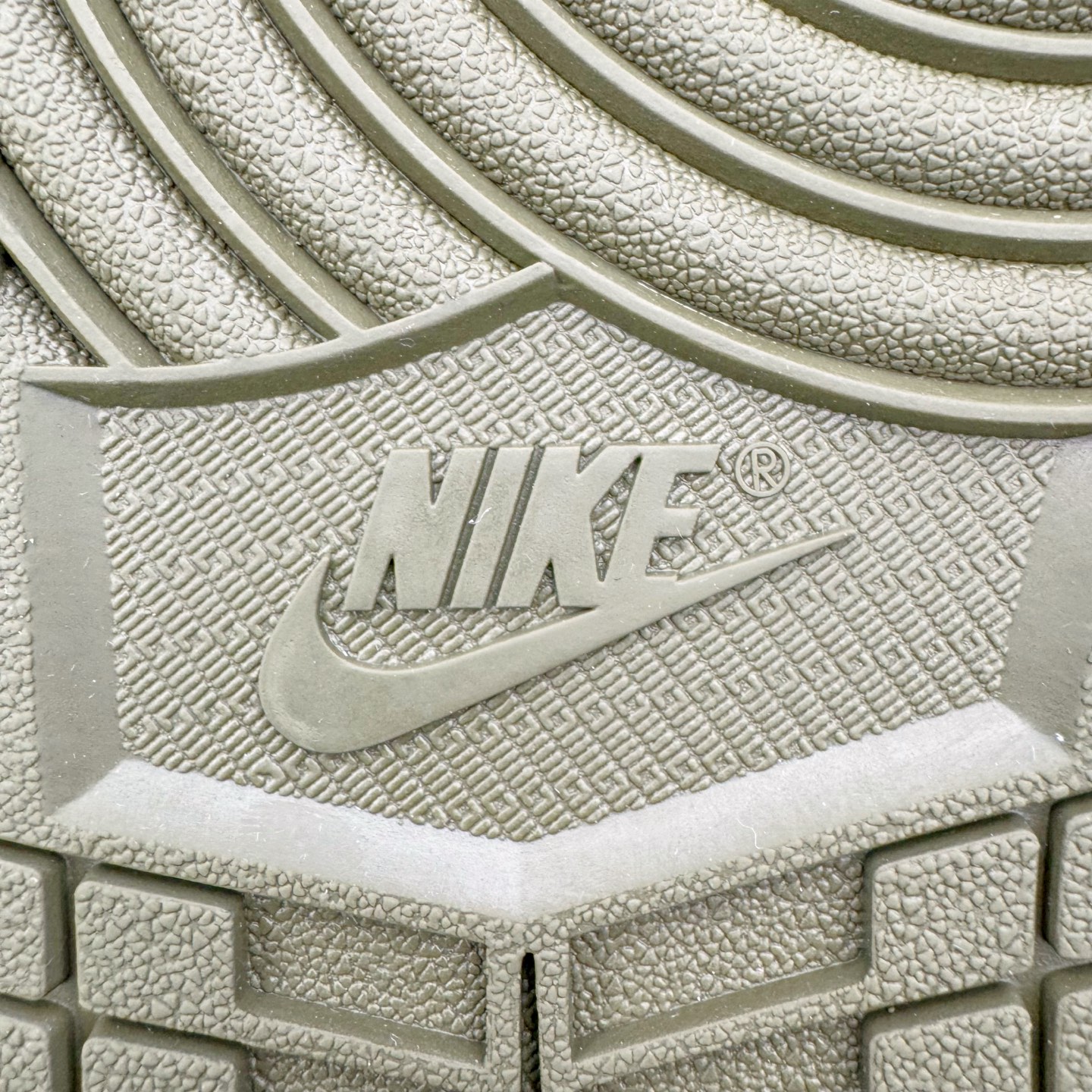 ＃KZ神版 Air Jordan AJ1 Low OG 低帮 橄榄绿 HQ6998-200 外贸特供批次