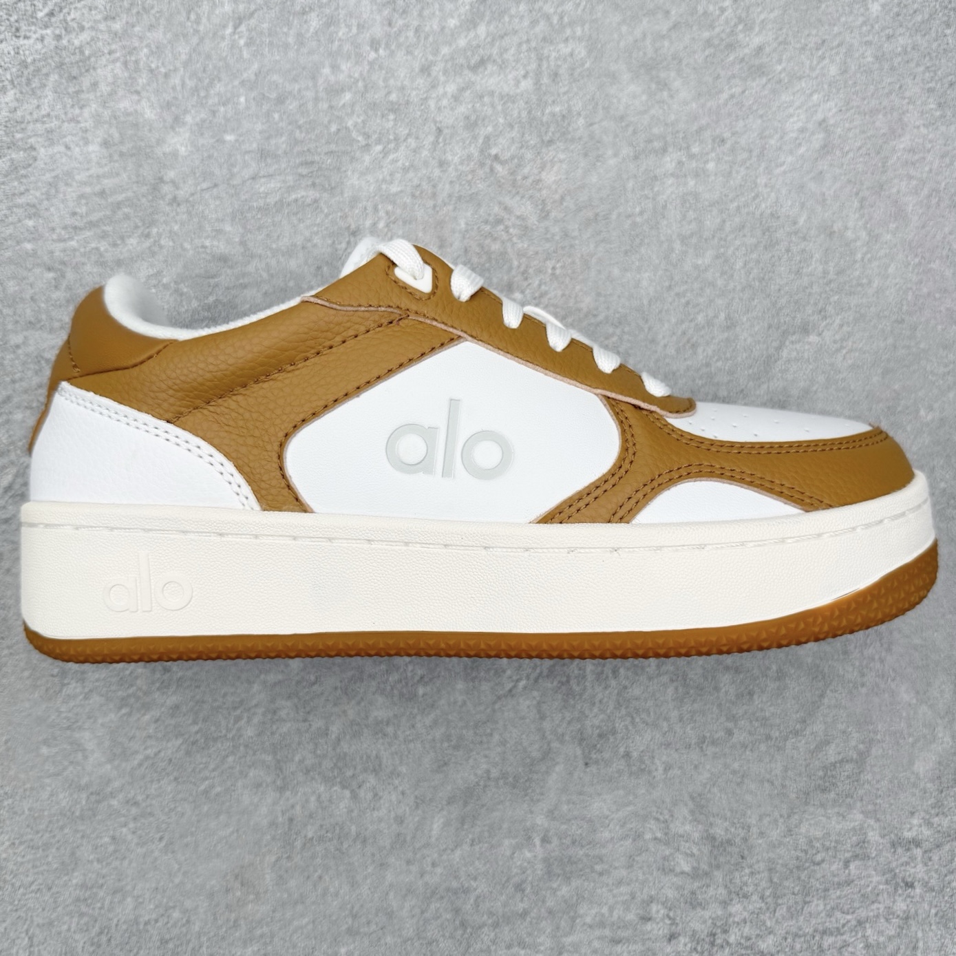 Alo yoga 易梦玲 Jisoo智秀 等多位明星同款上脚 主打各大平台外贸主推大厂采购原材料多处细节