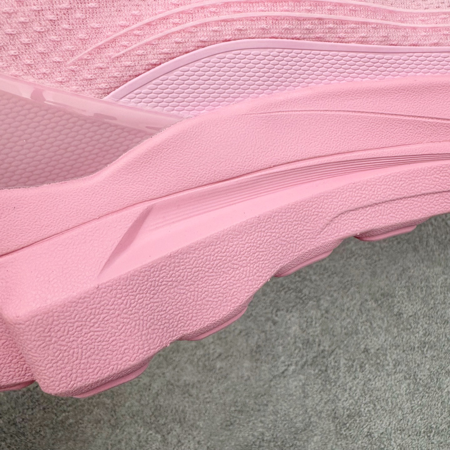 ＃Lw纯原 Alo yoga Alo Runner 舒适百搭防滑耐磨低帮跑步鞋 Alo Yoga于200